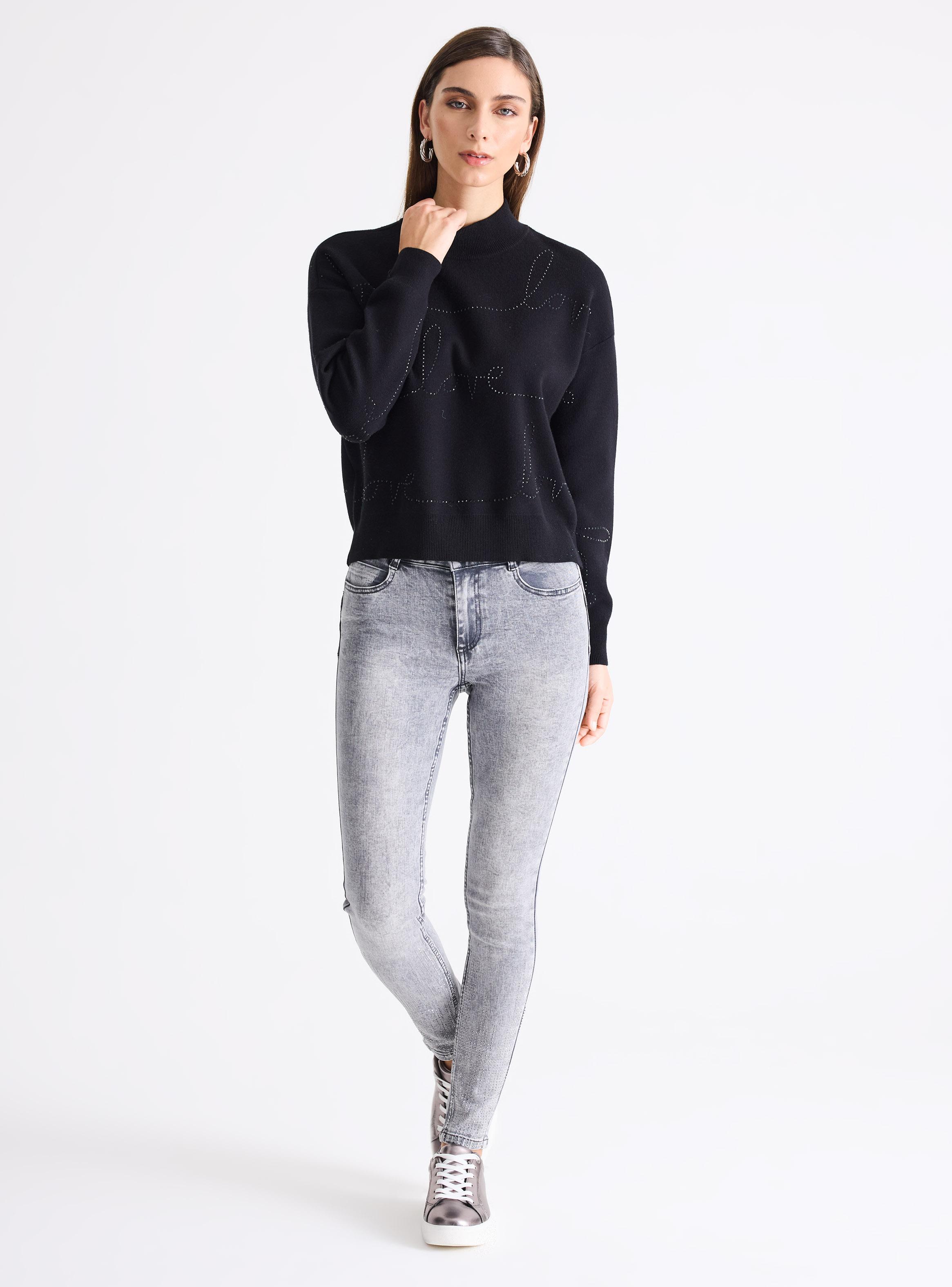 Sweater Cuello Alto Texto en Strass-4