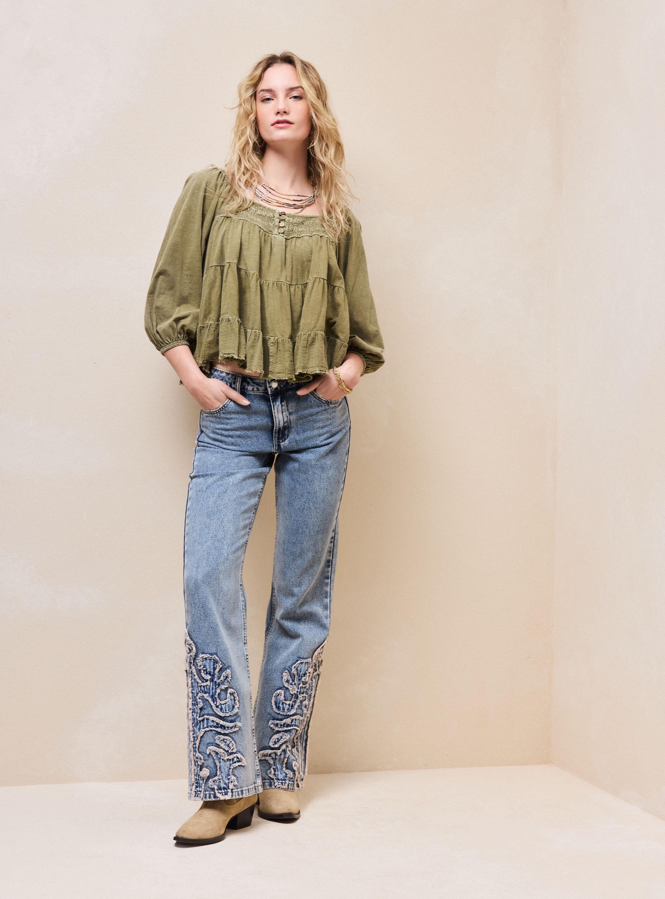 Blusa con Cortes y Manga Aglobada-4