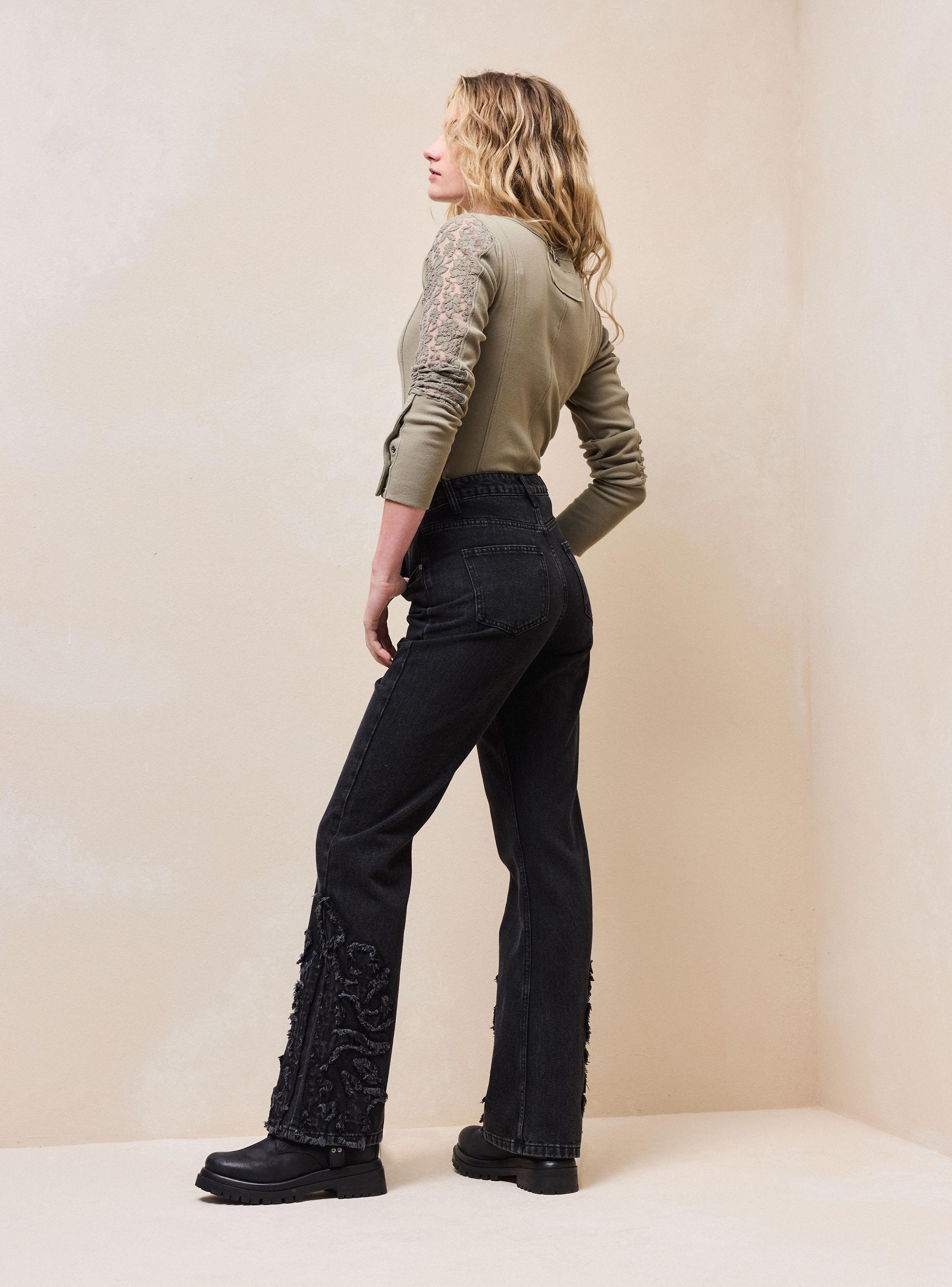 Jeans con Aplicación Desflecada en Botas-5