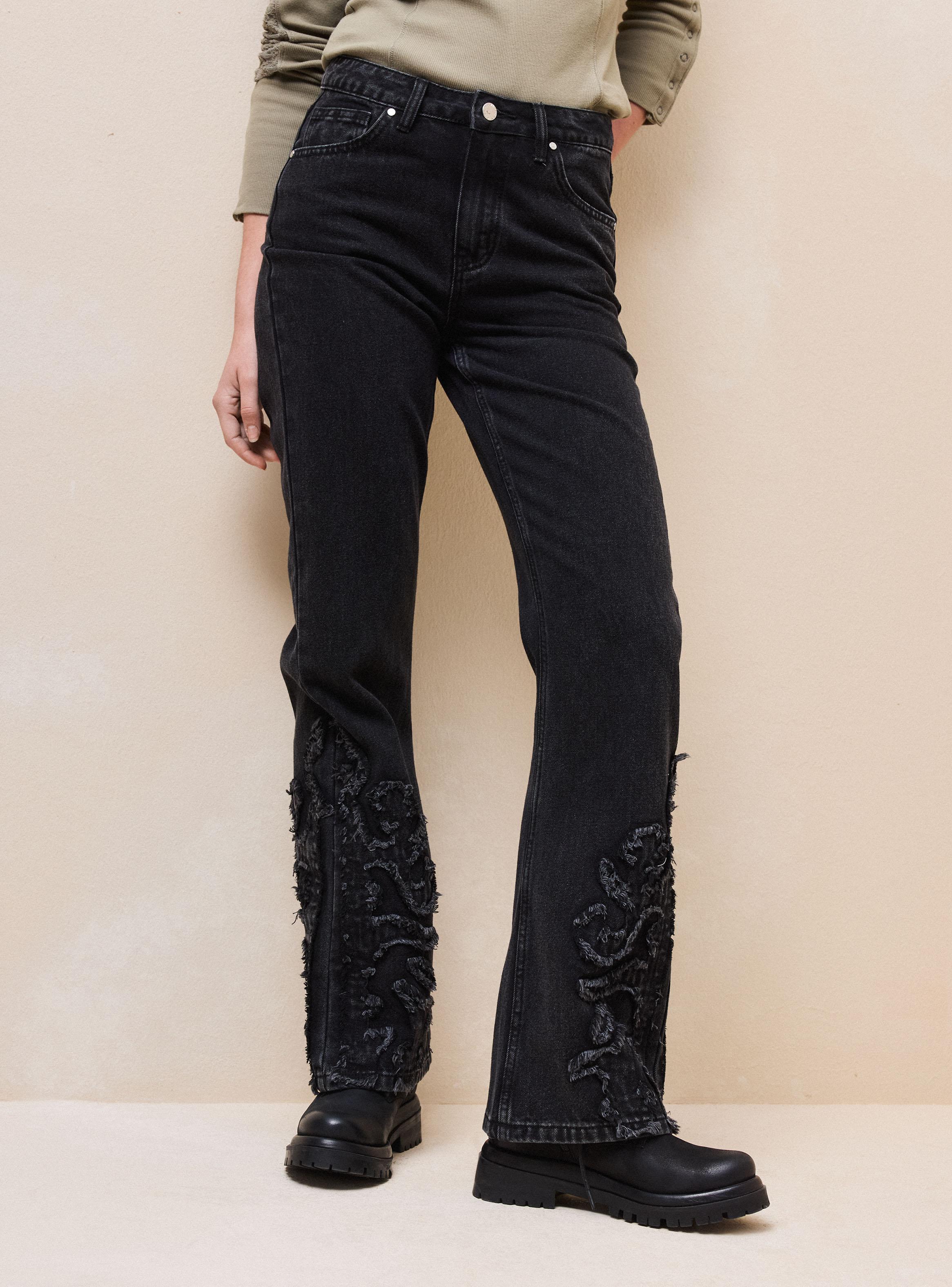 Jeans con Aplicación Desflecada en Botas-0