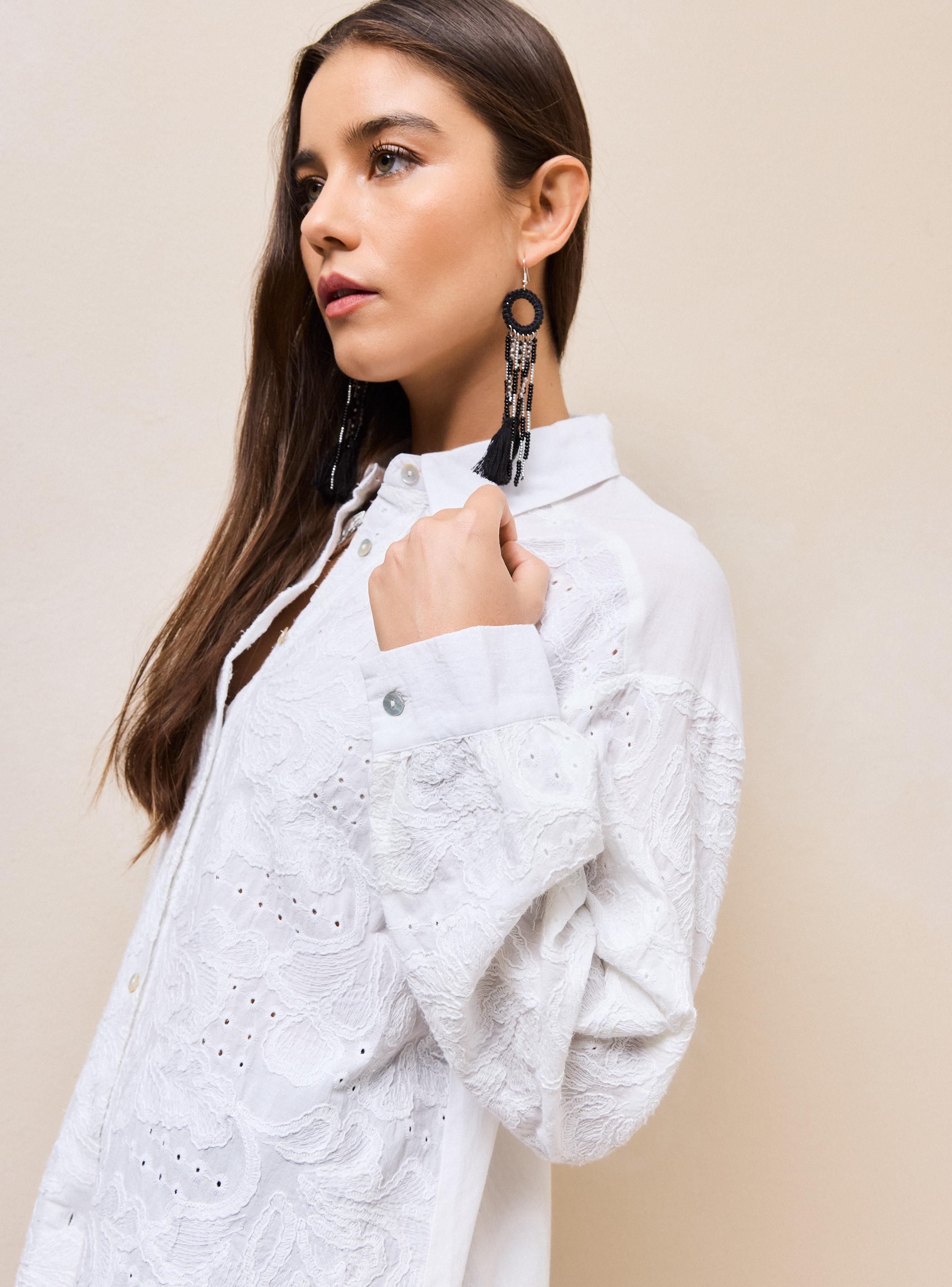 Blusa Tela con Aplicaciones-3