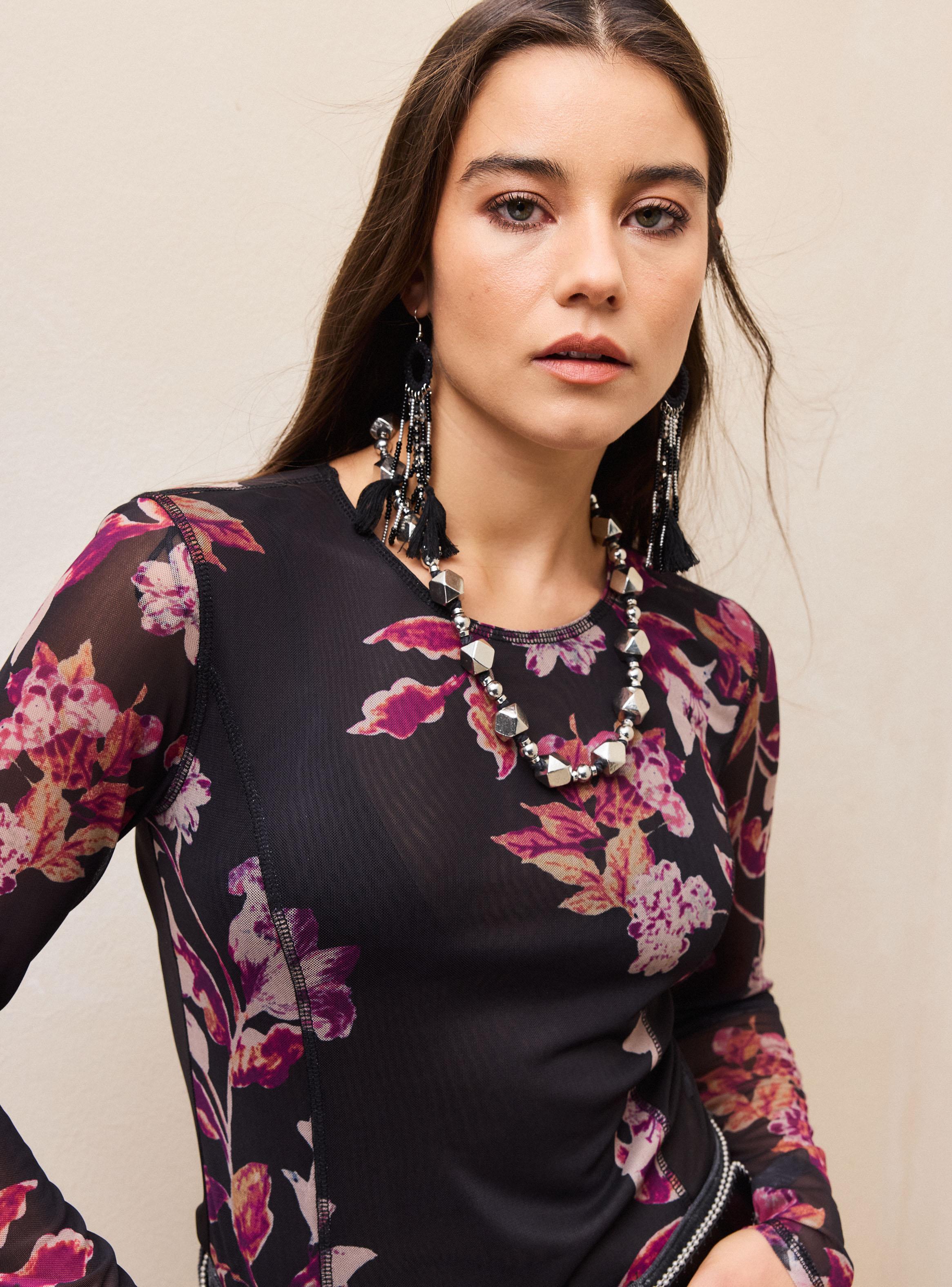 Polera Estampado y Cortes-2