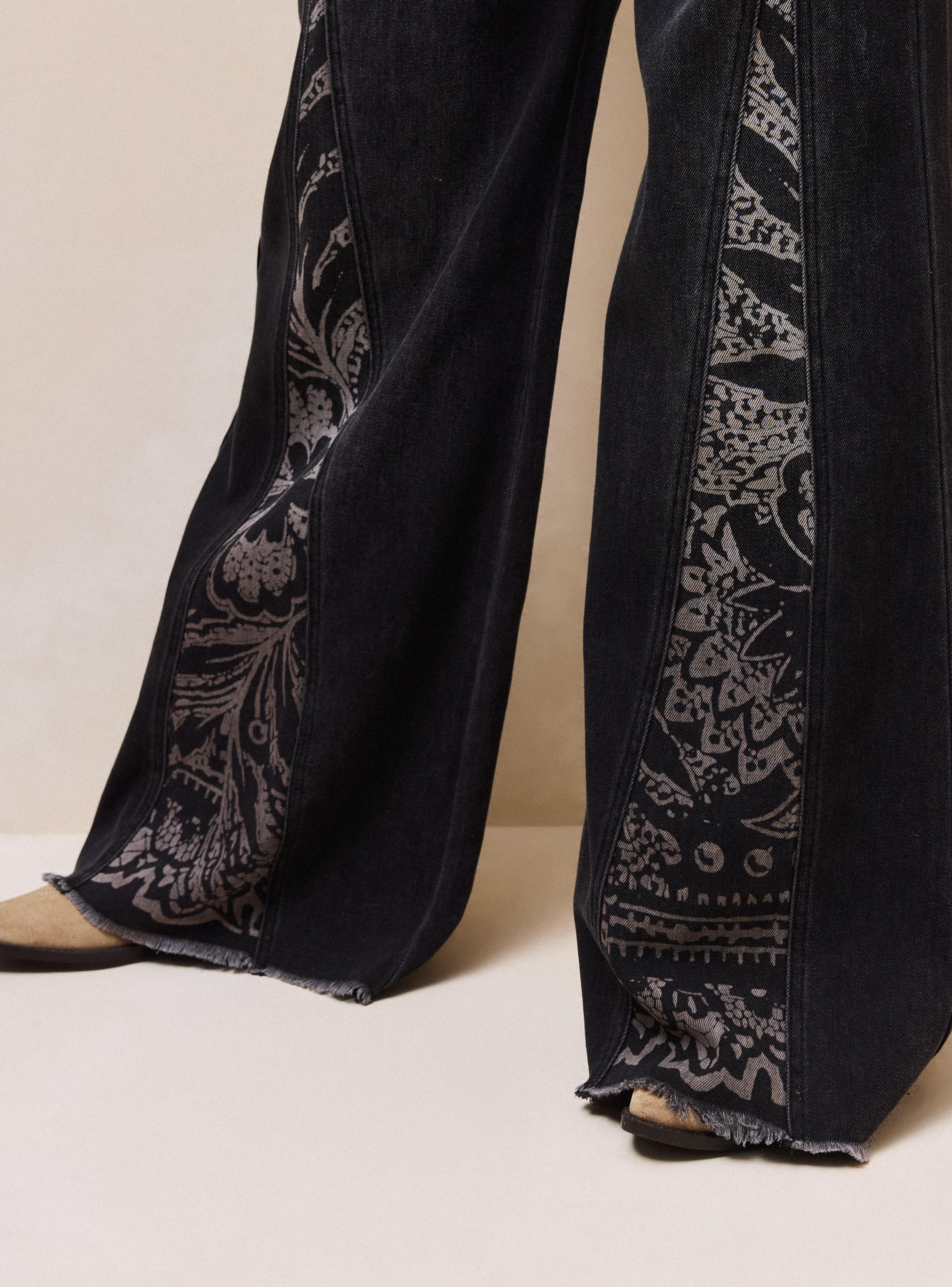 Jeans Cortes con Estampado-2