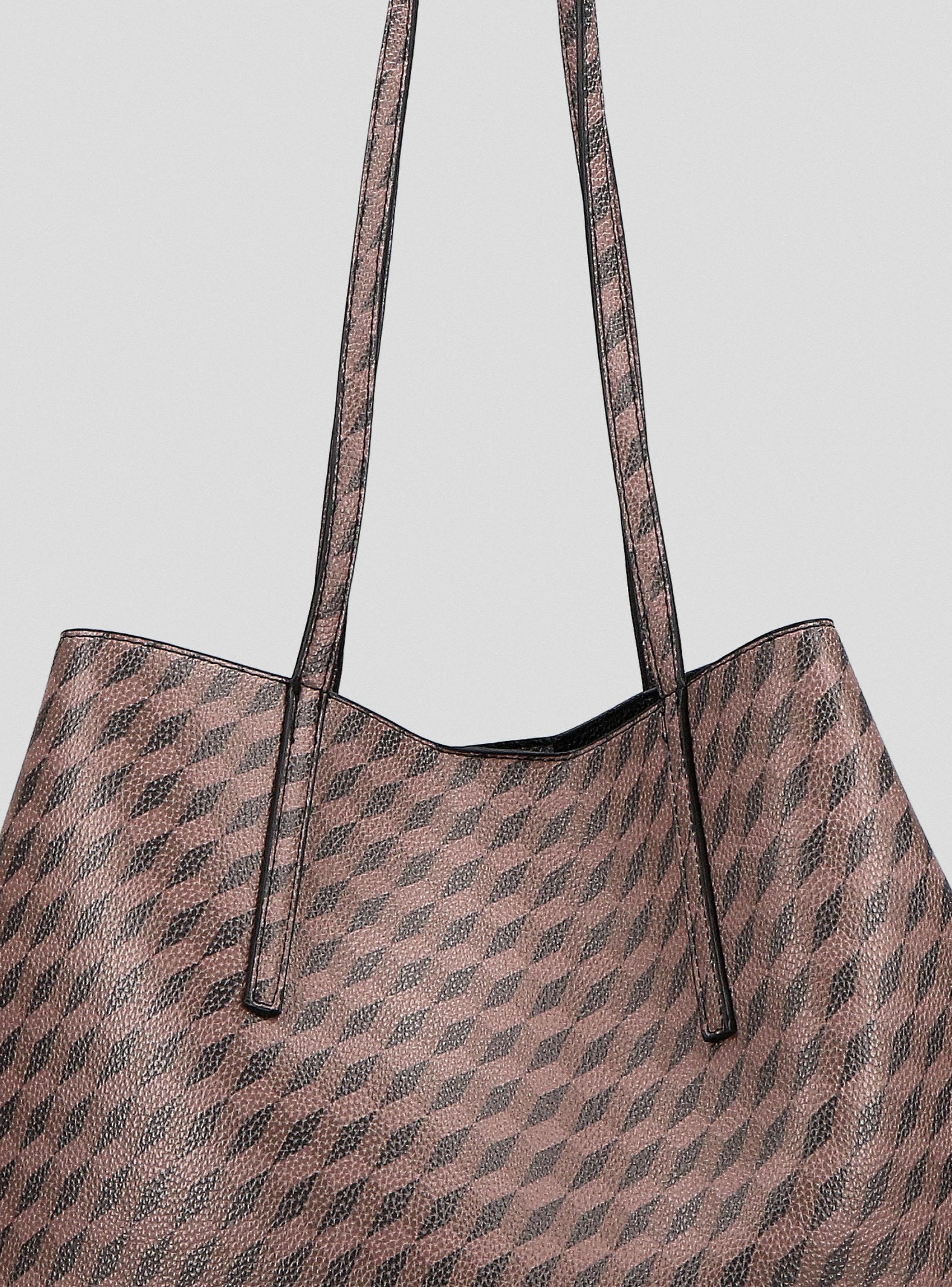 Cartera Totebag Estampada Monograma-4