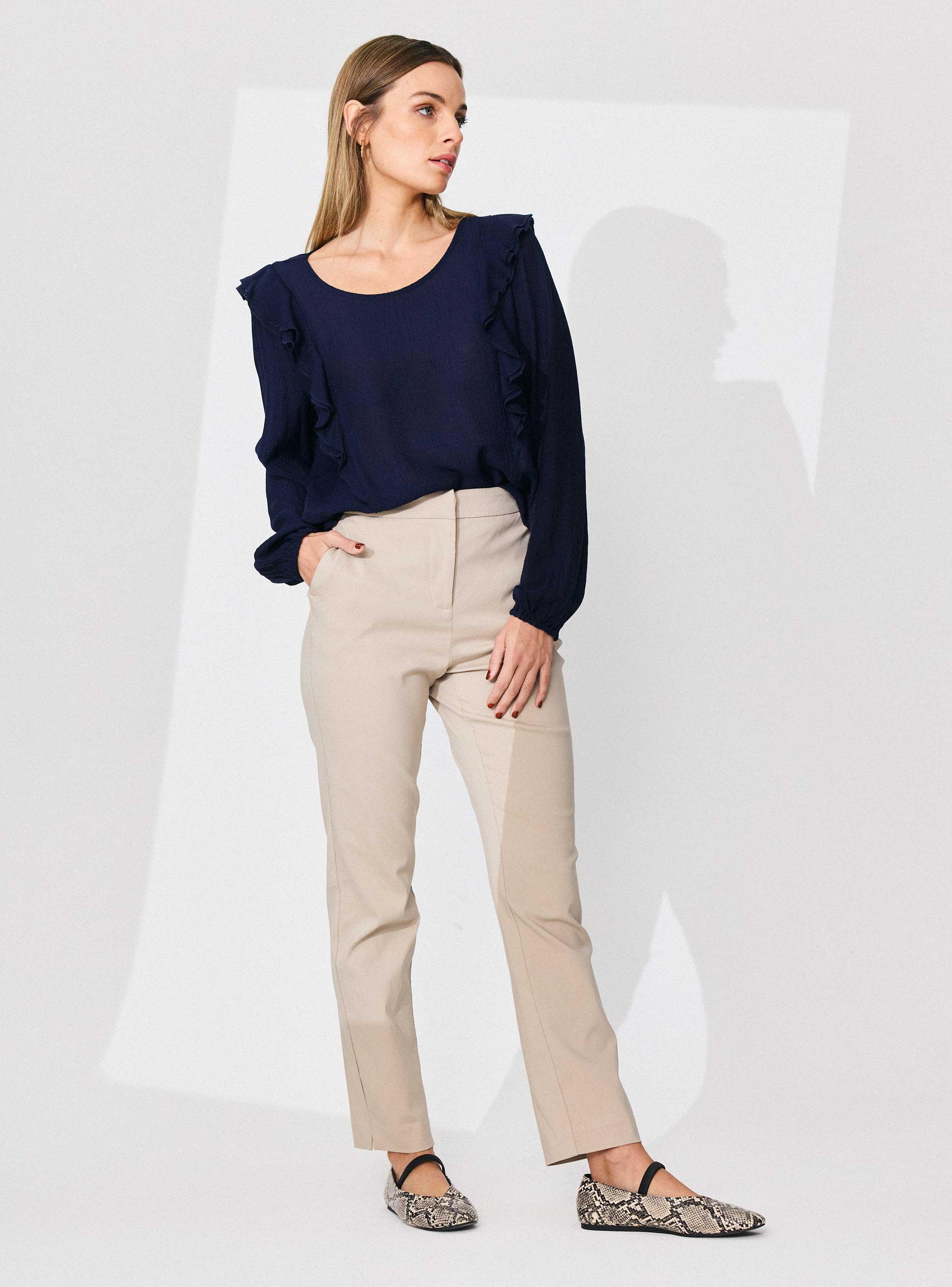 Blusa con Textura y Vuelos Frontales-4