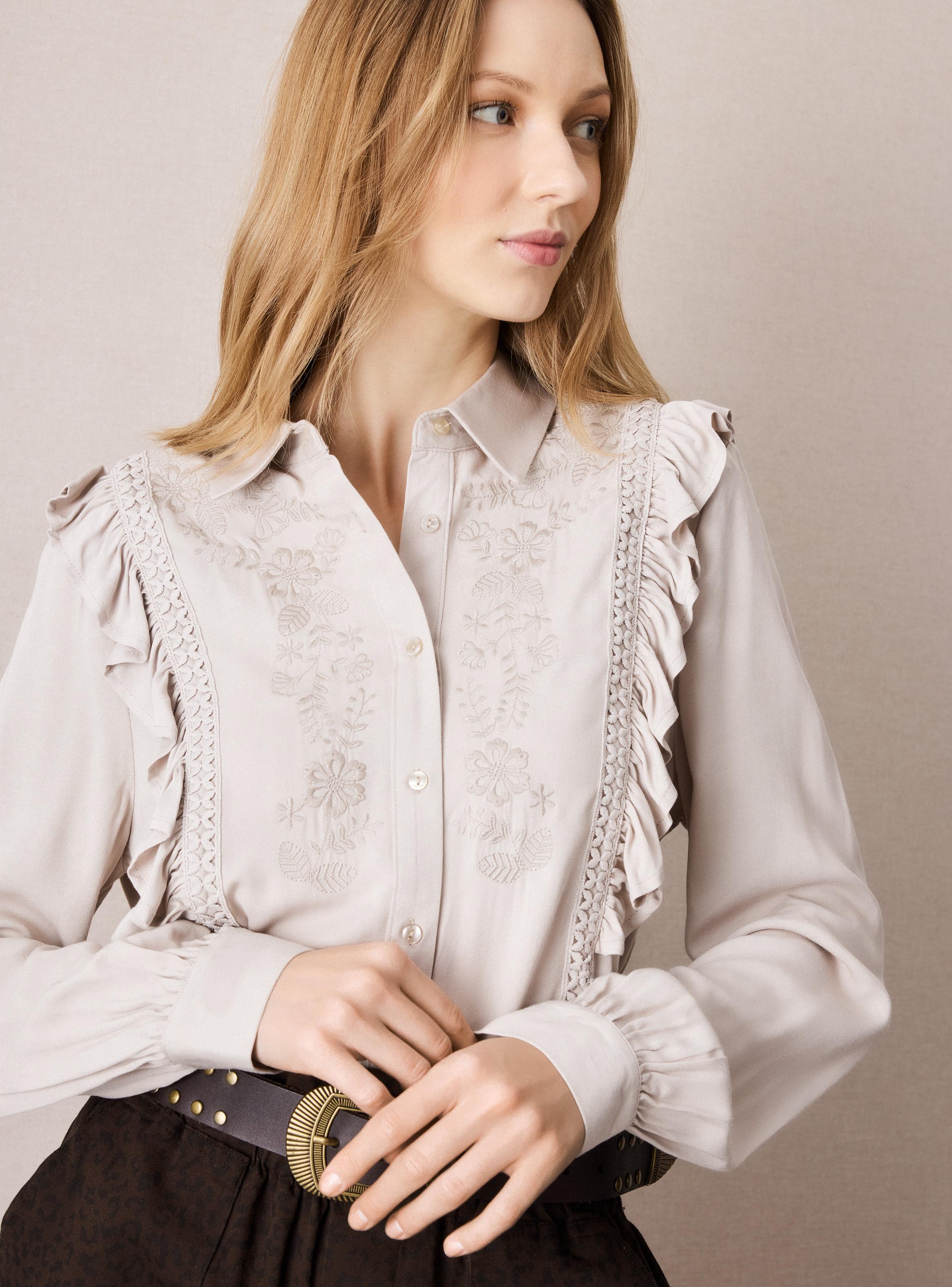Blusa con Corte Cinta Decorativa y Vuelo-3