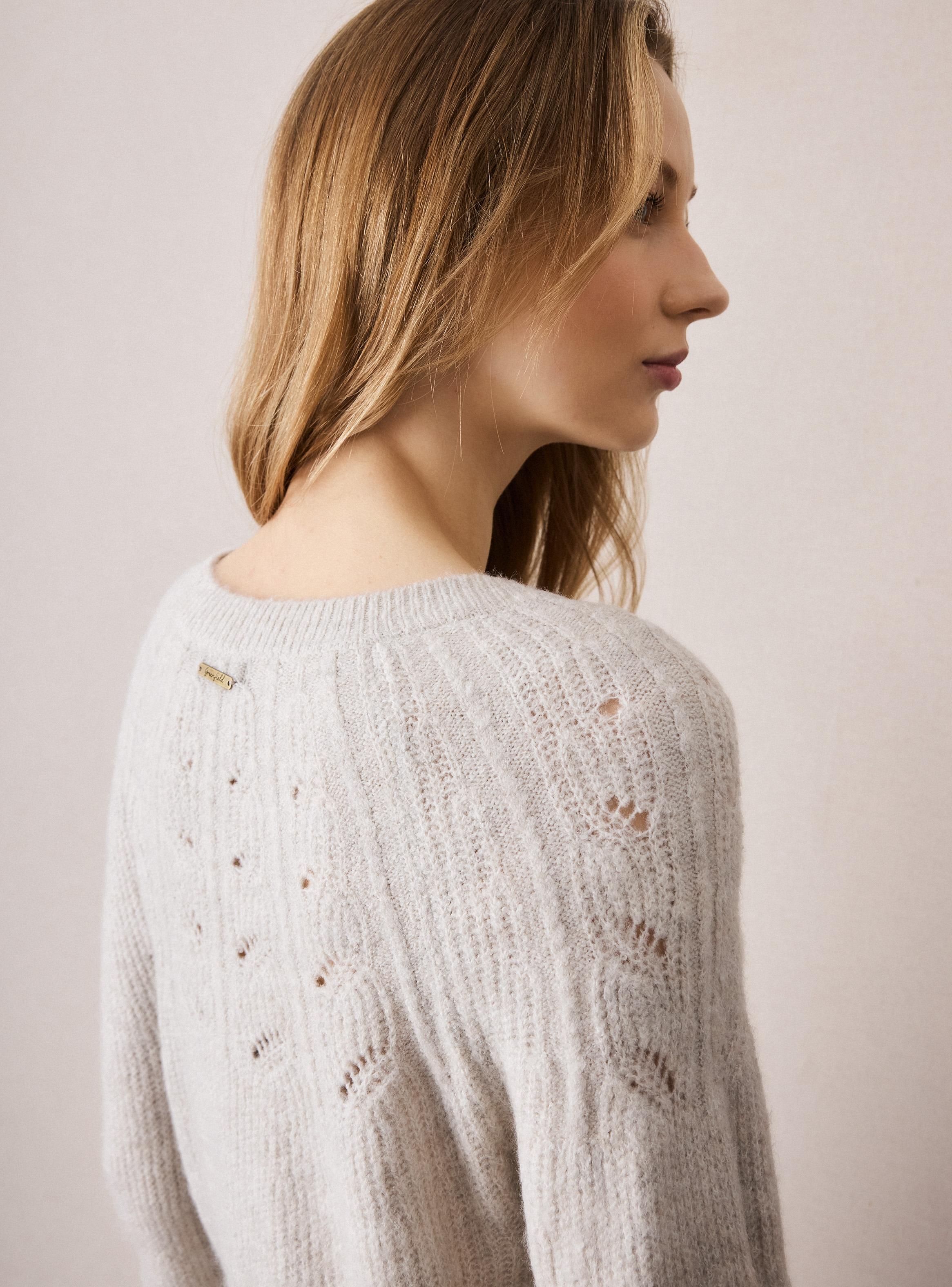 Sweater con Diseño Acanalado en Pecho y Hombros-3