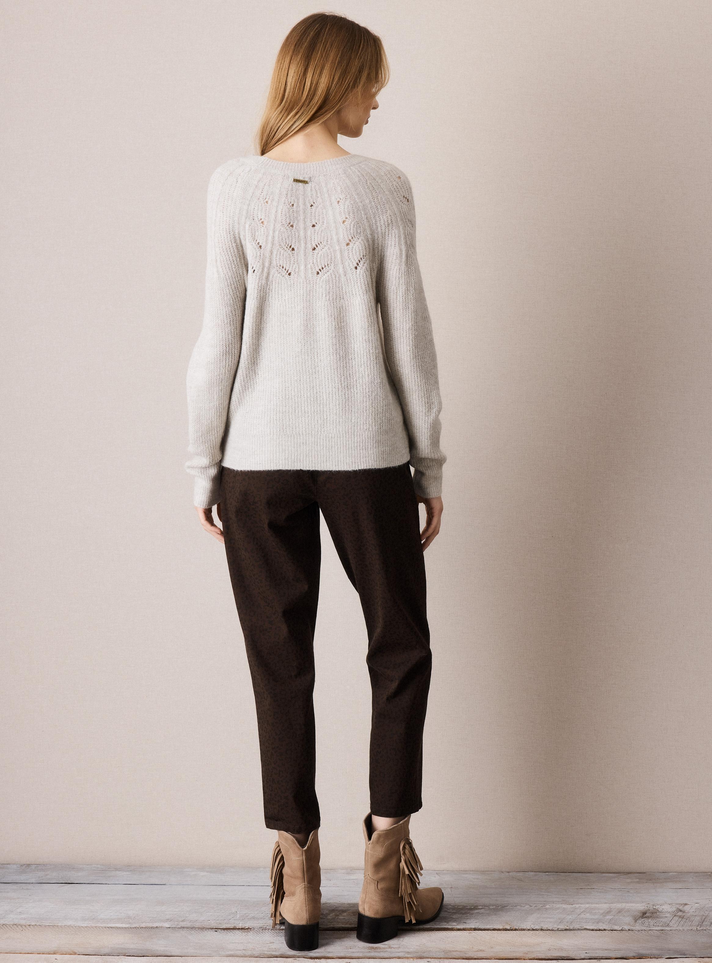 Sweater con Diseño Acanalado en Pecho y Hombros-5