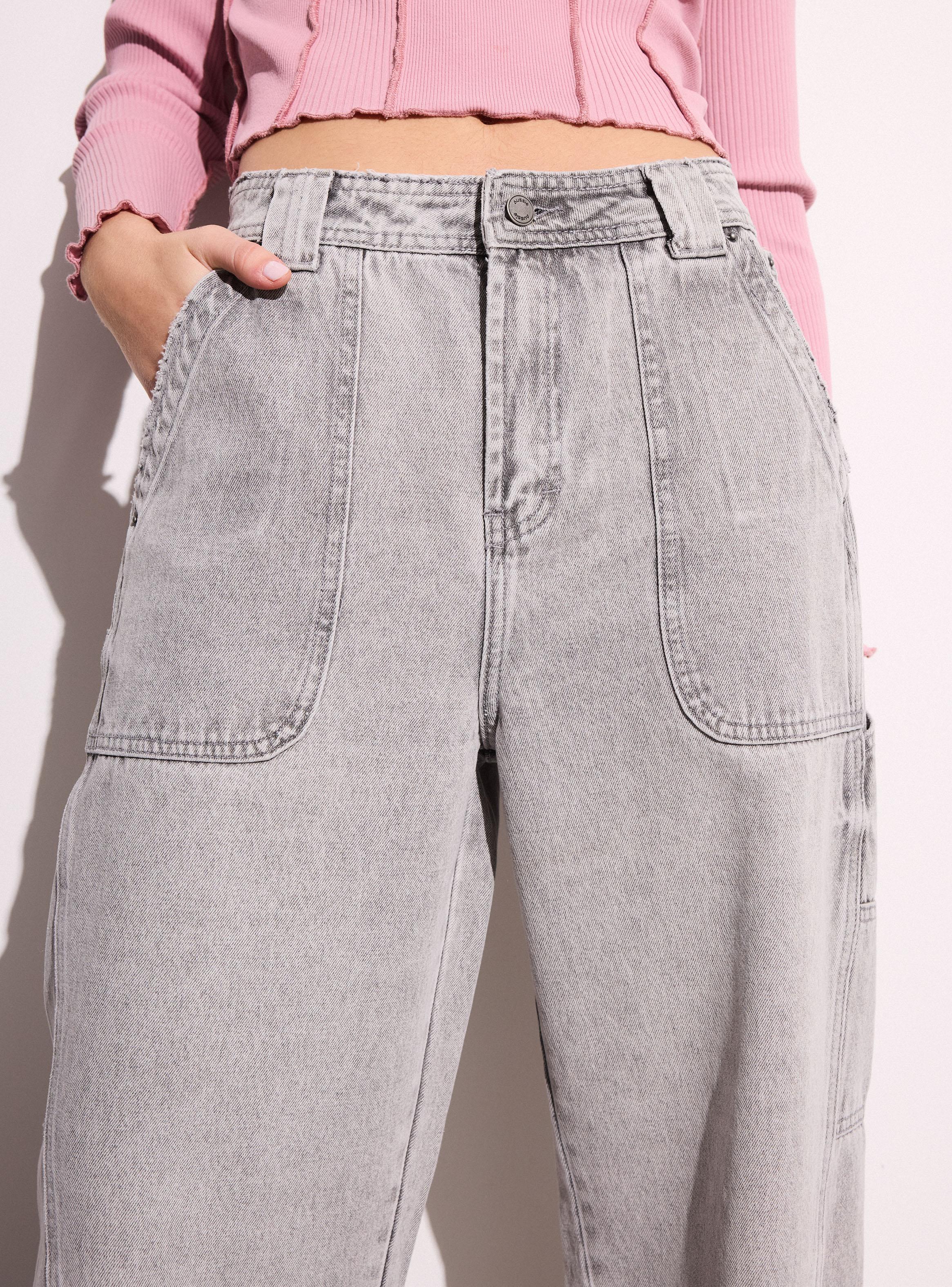 Jeans Sueltos con Cortes-2