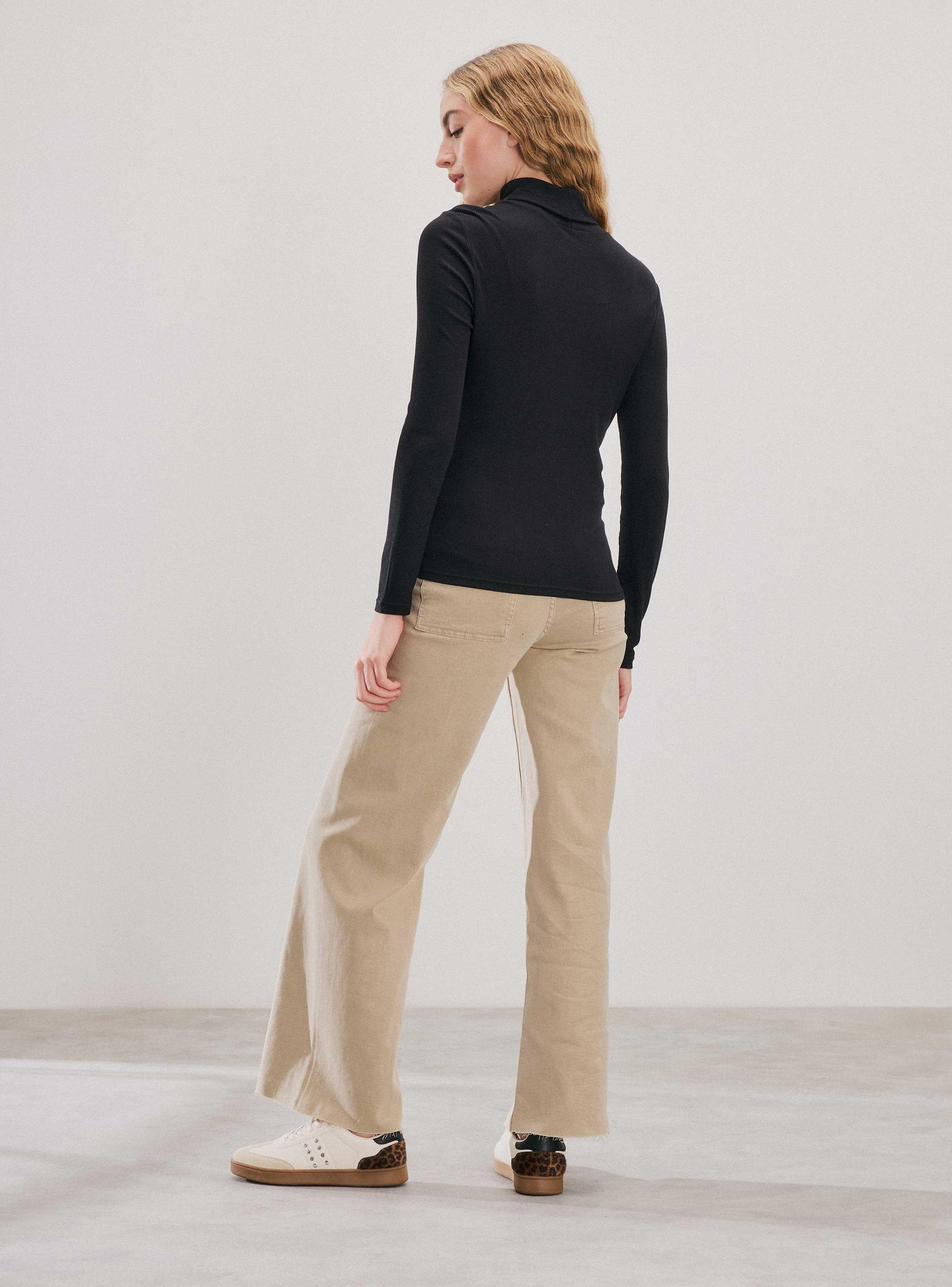 Polera Cuello Alto Ajustada-5