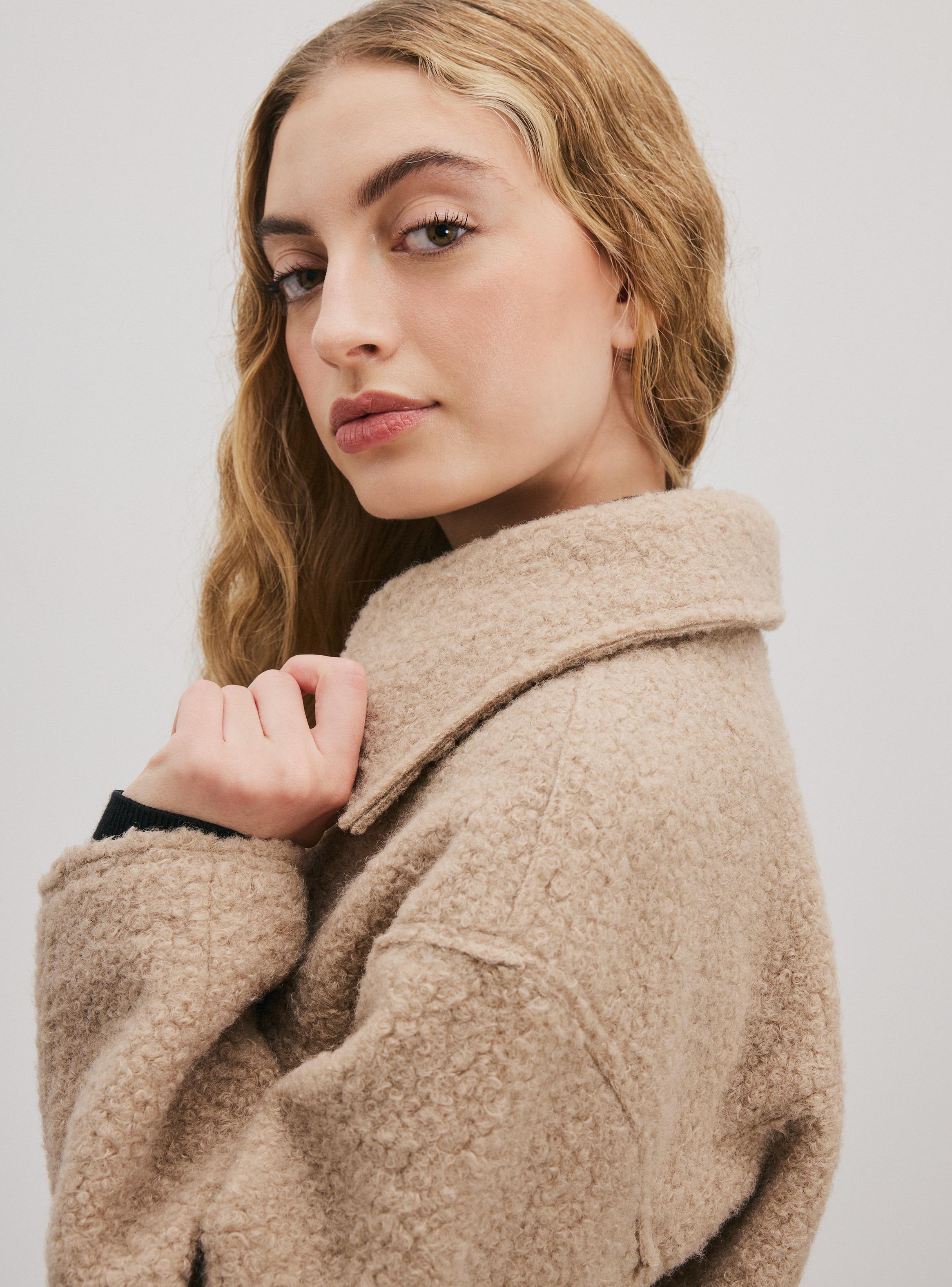 Chaqueta Tracker con Solapa y Bolsillos-3