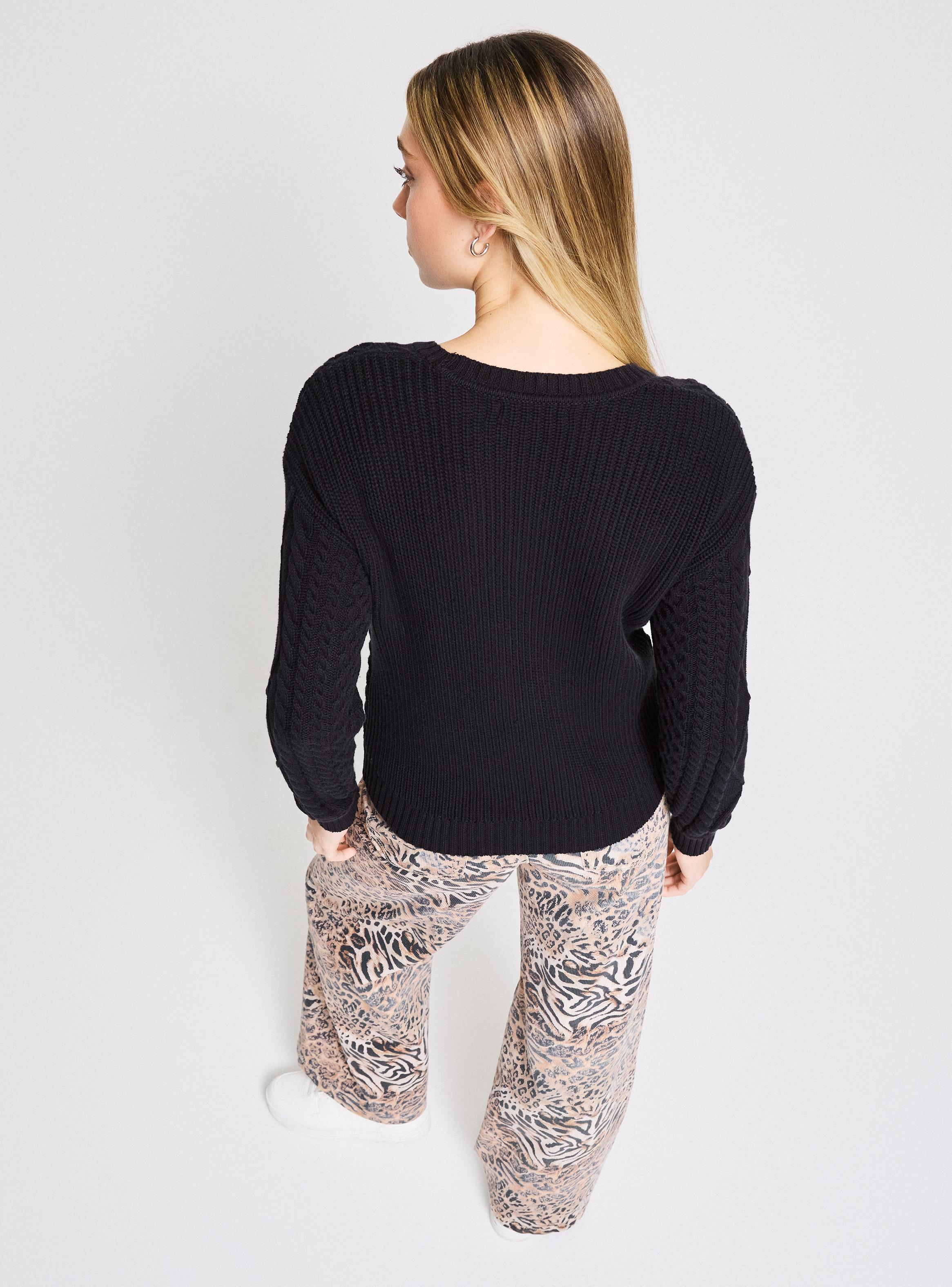 Sweater Cuello Redondo Trenzas-5