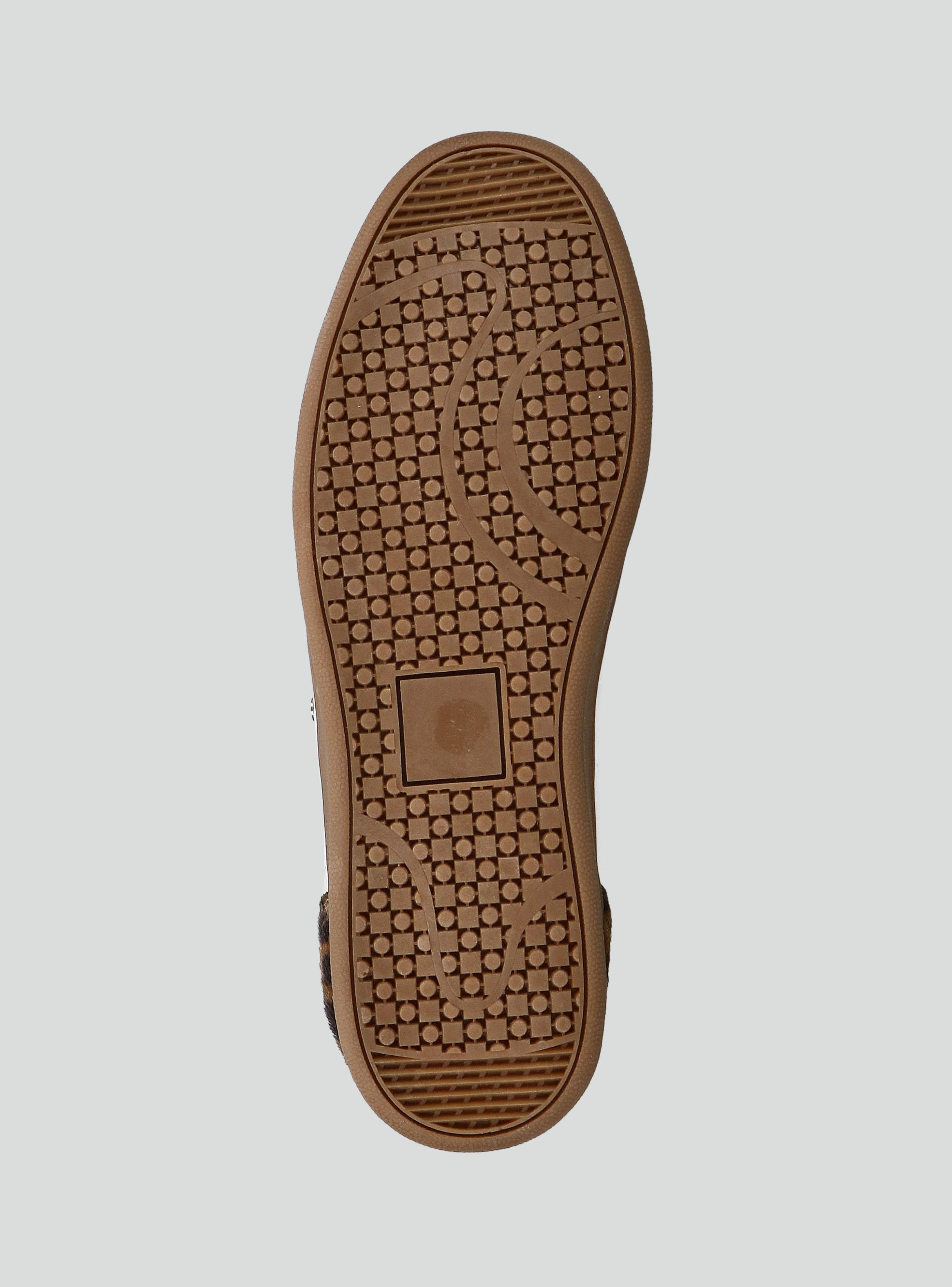 Zapatilla Urbana Acordonada con Tachas Metálicas Mujer-3