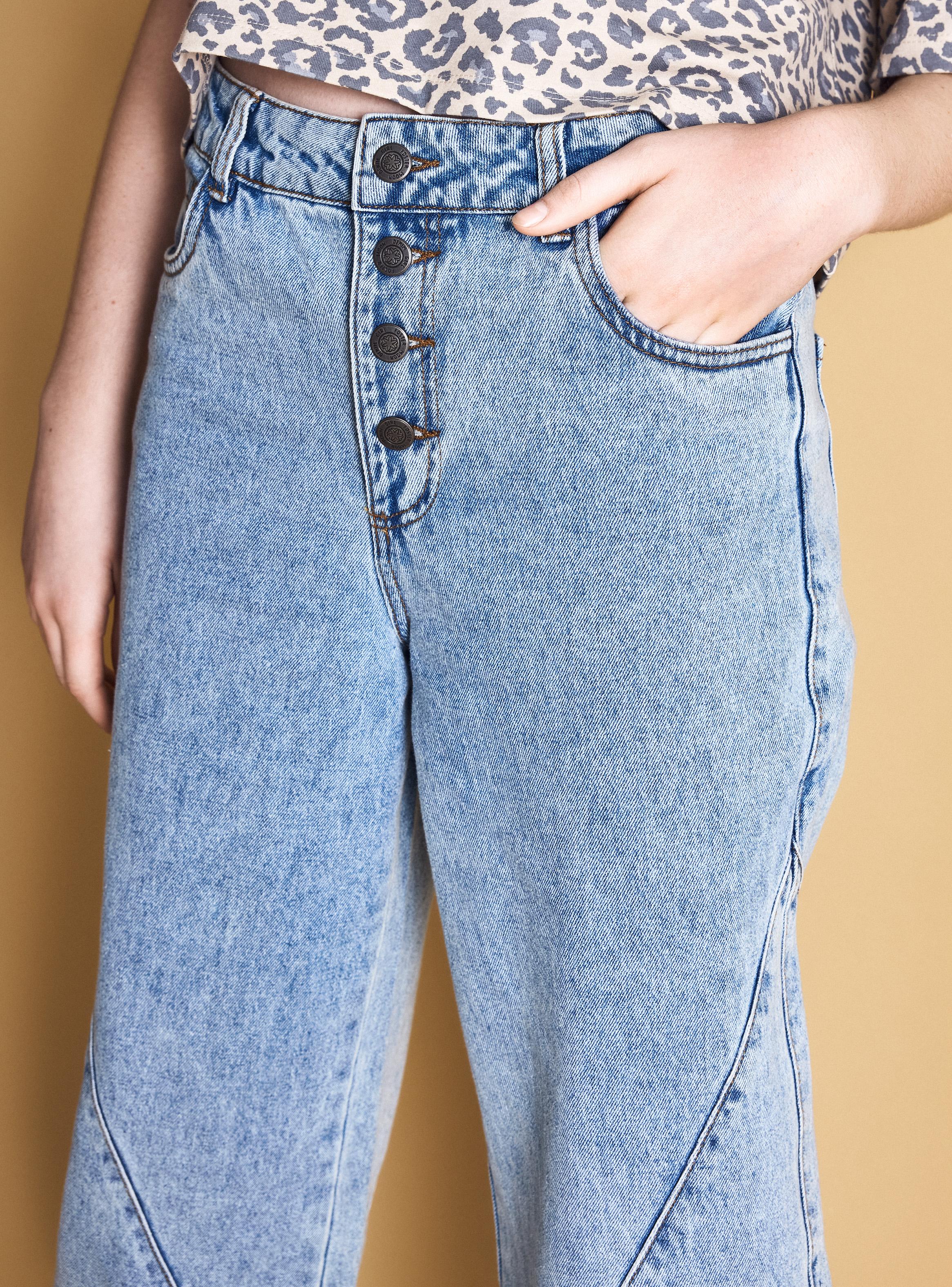 Jeans Wide Leg con Detalles de Costuras en Diagonal-4