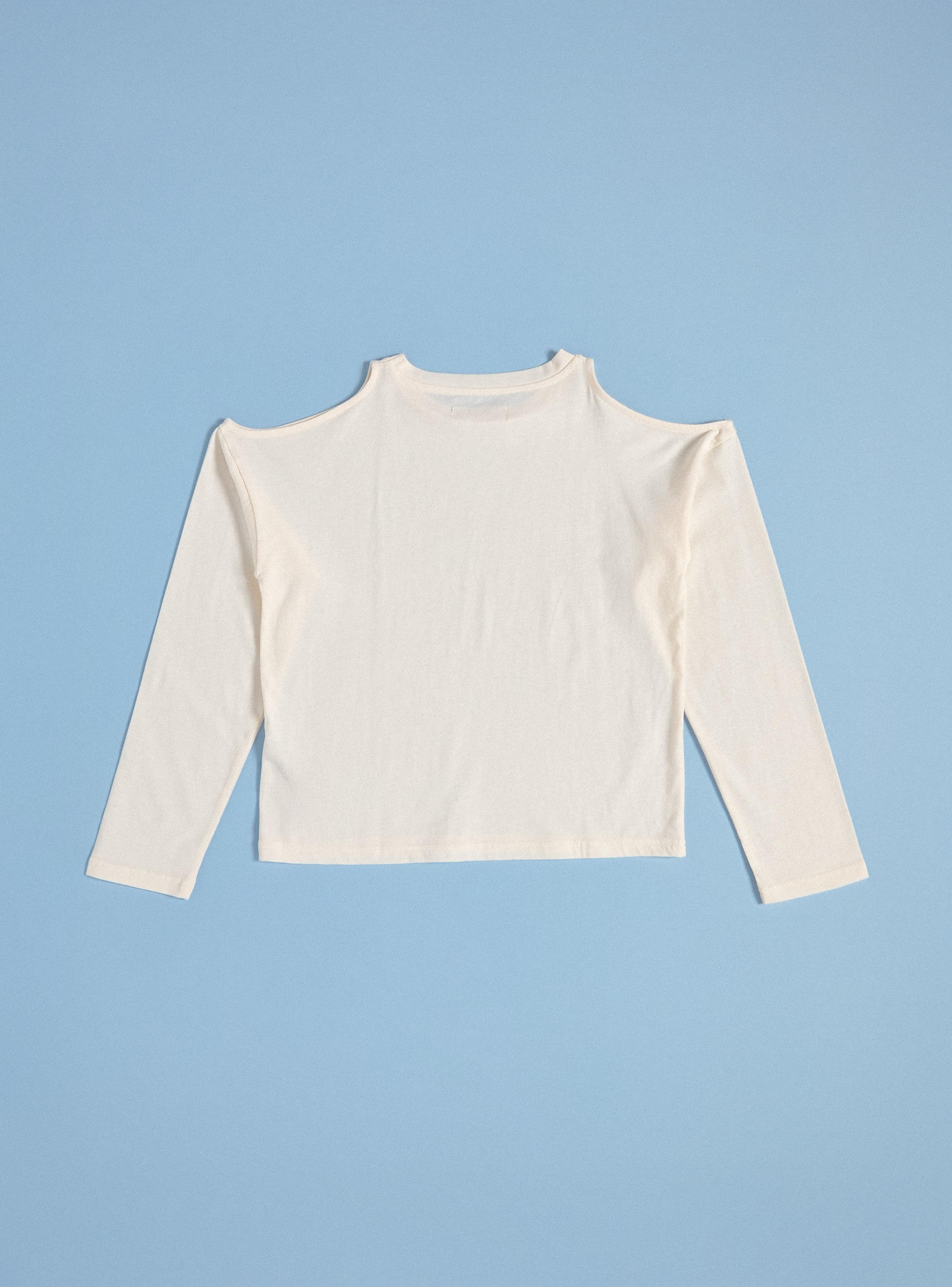 Polera Cutout en Hombros y Focal Print-3
