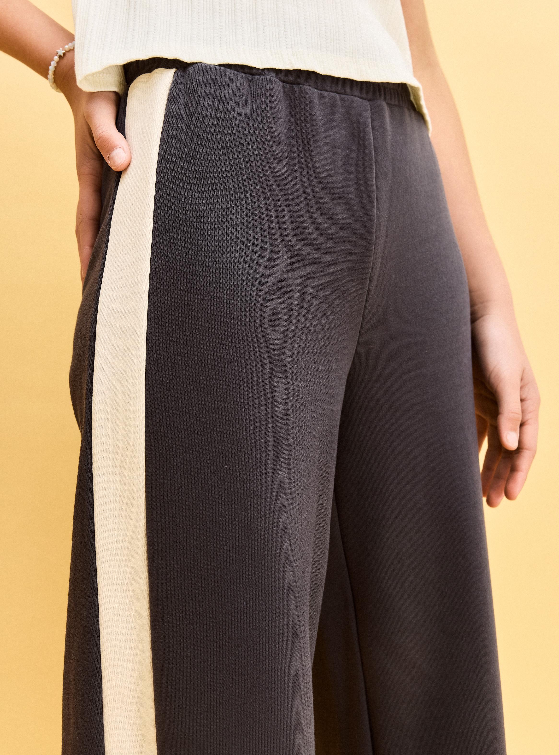 Buzo Wide Leg con Detalle en Contraste en los Lados-4