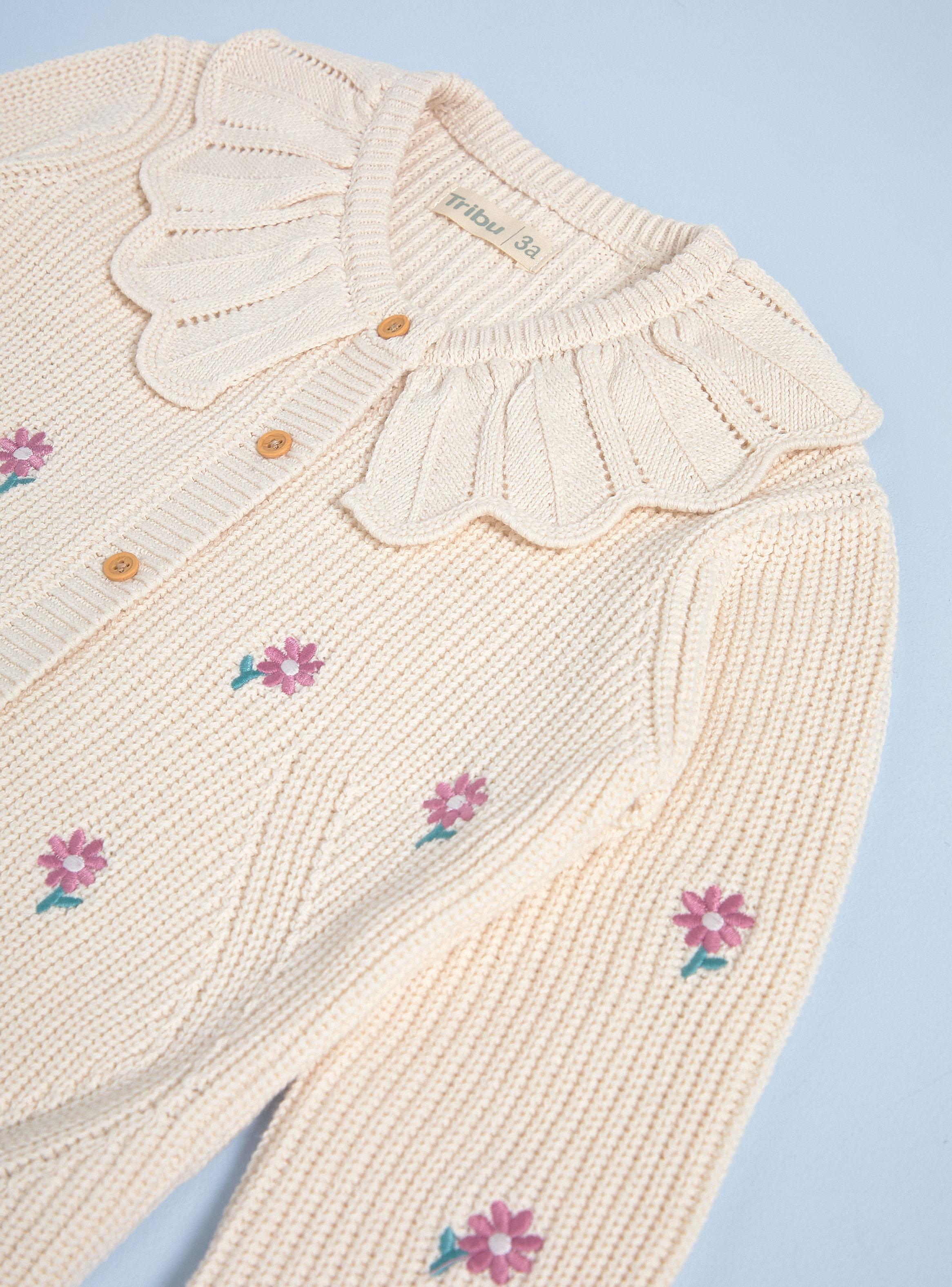 Sweater Abotonado con Cuello Bobo y Bordados-2