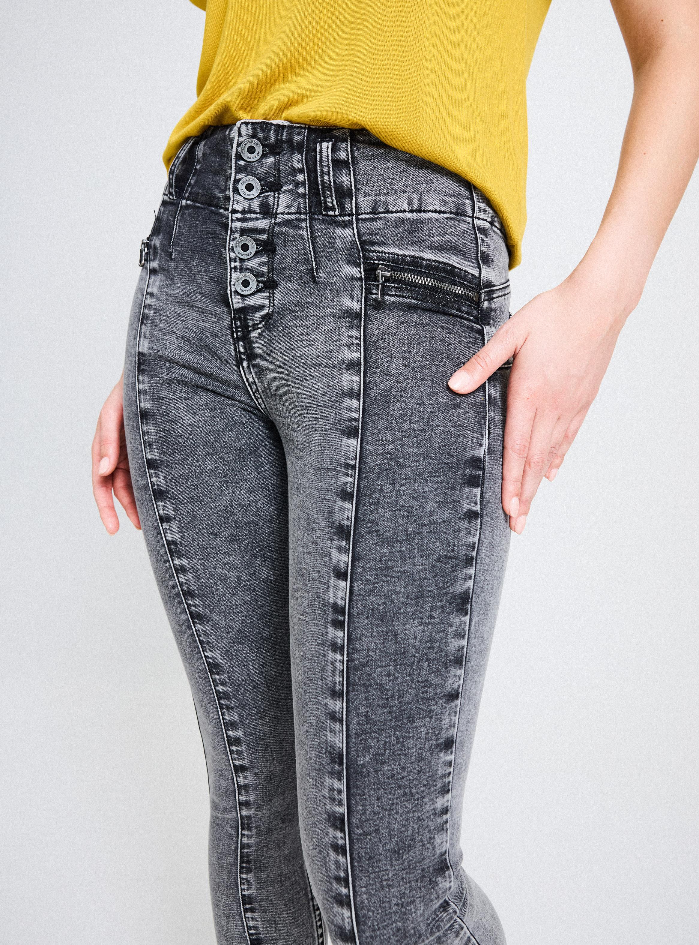 Jeans Push Up 4 Botones Corte Cierres en Bolsillos-2