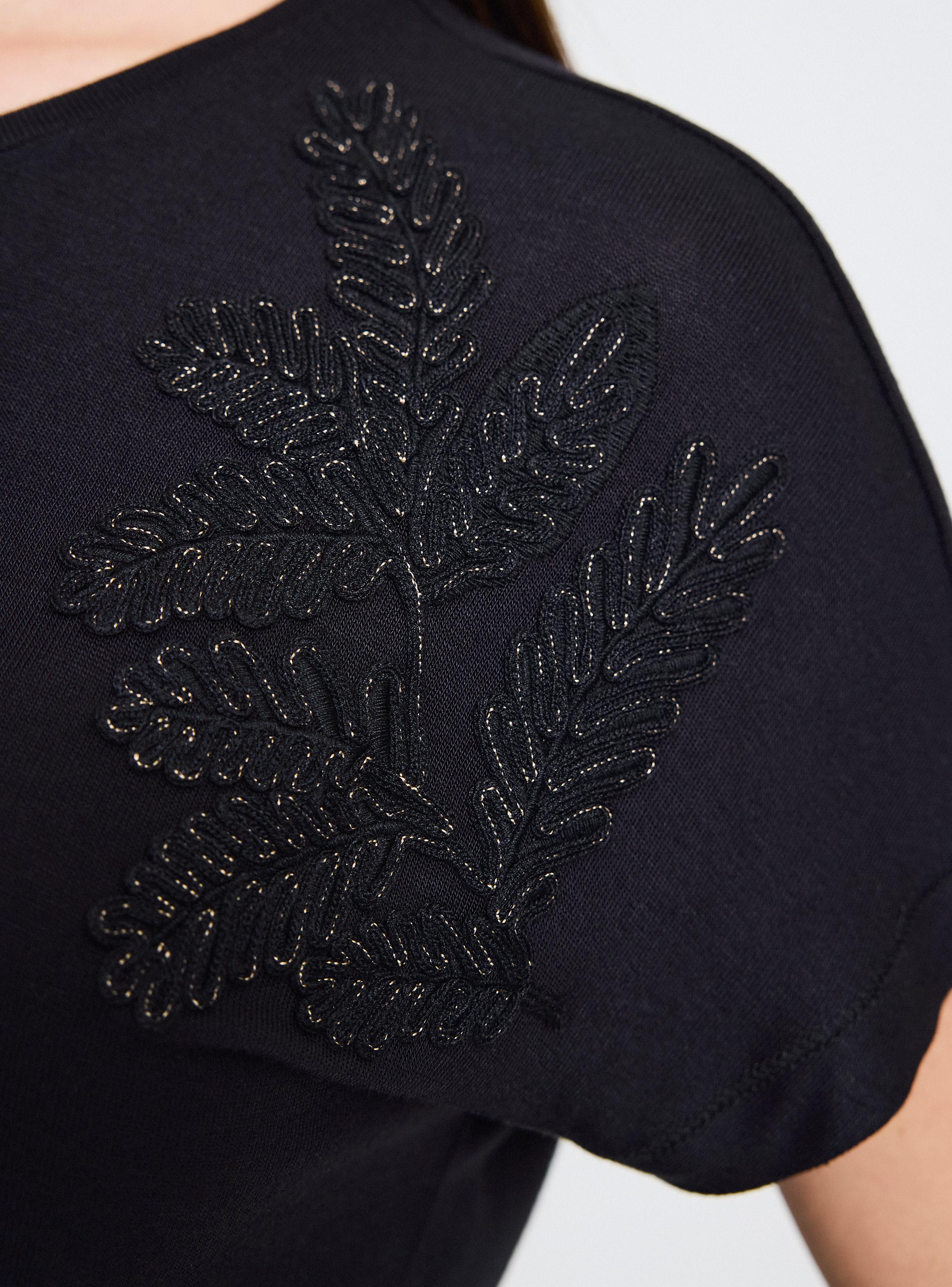 Polera Básica Holgada Viscosa Tejida Aplicaciones-3