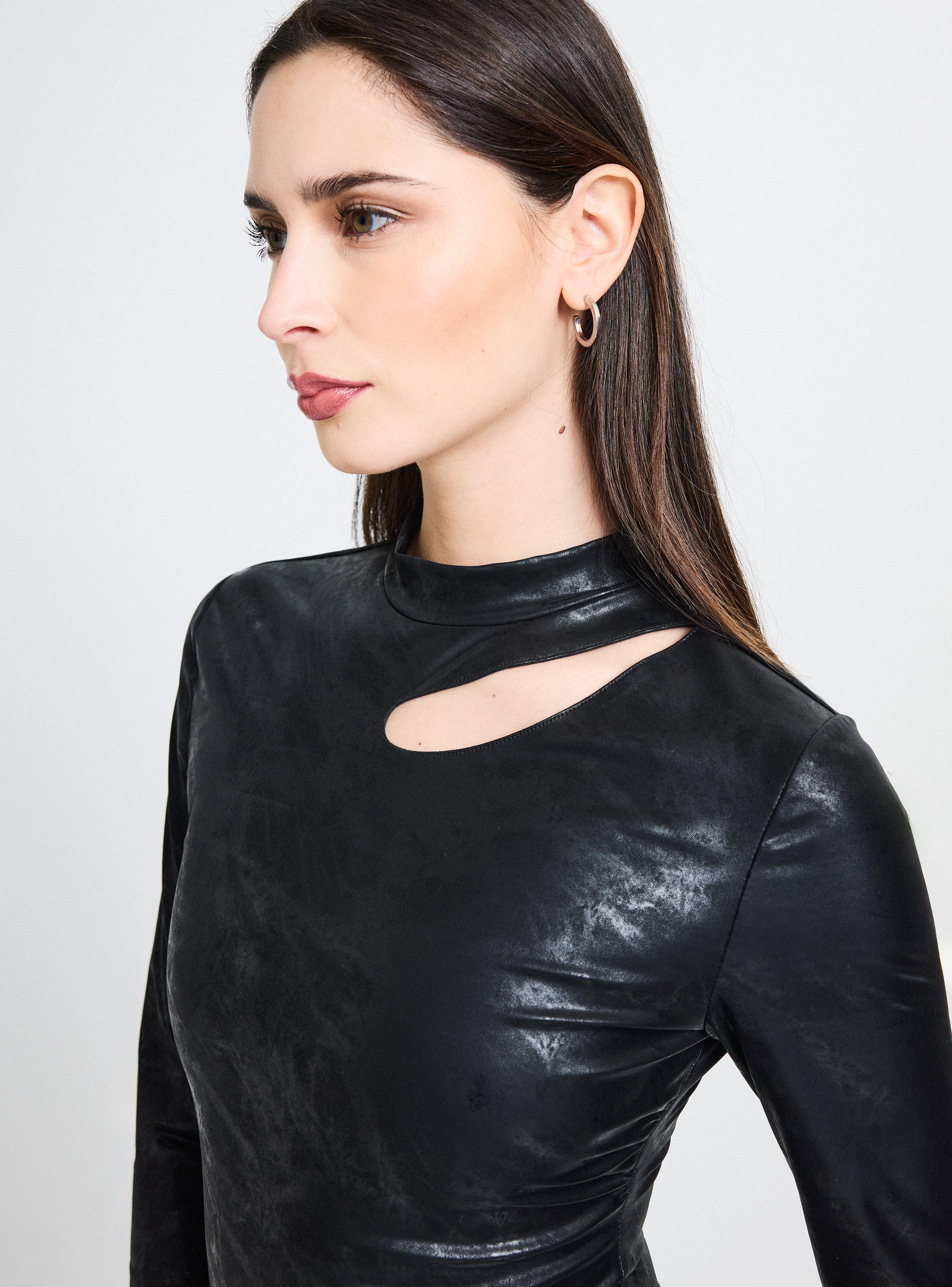 Body Simil Cuero Manchado Cuello Alto Cutout-2