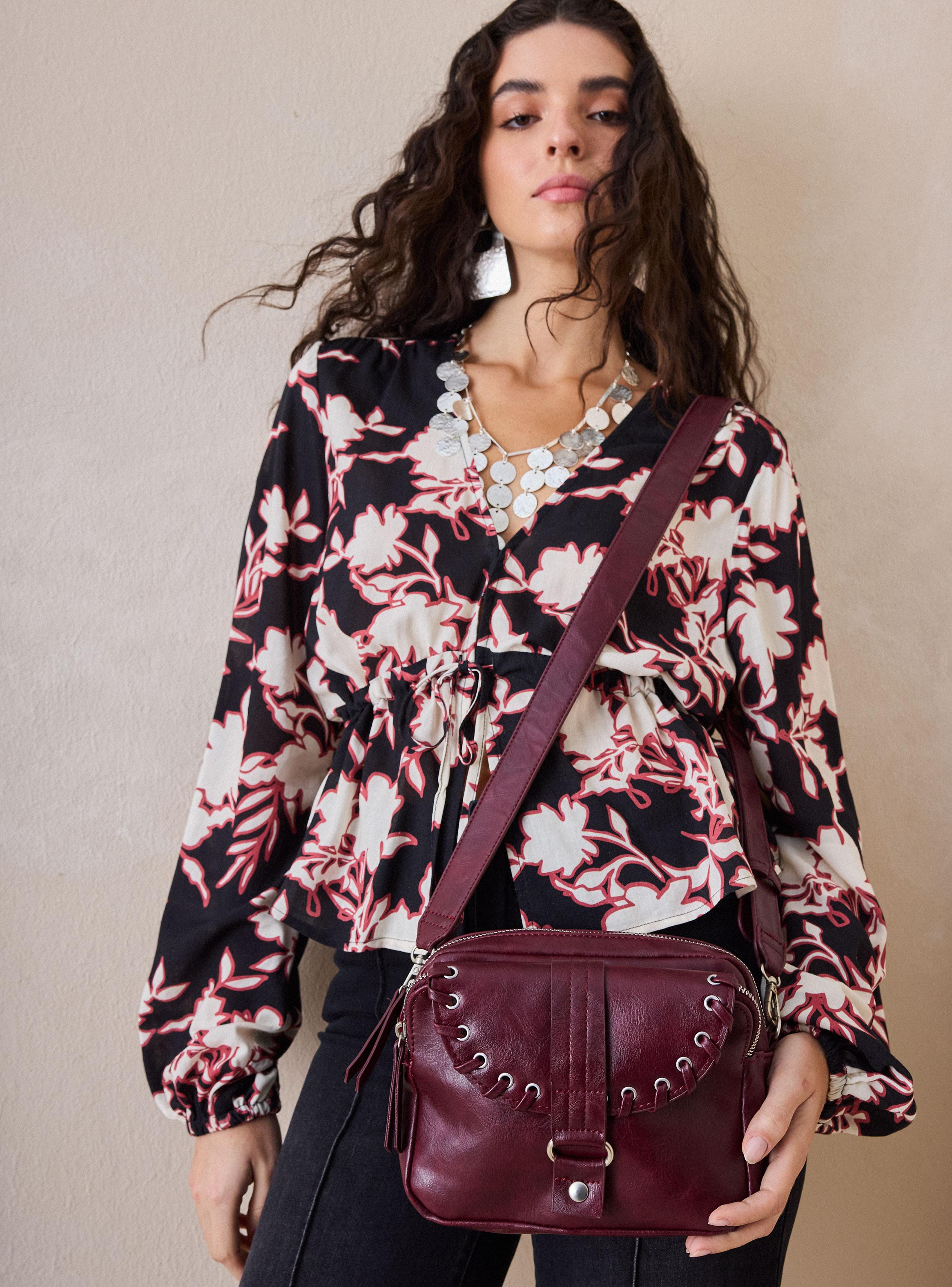 Cartera Doble Cierre con Tachas-5