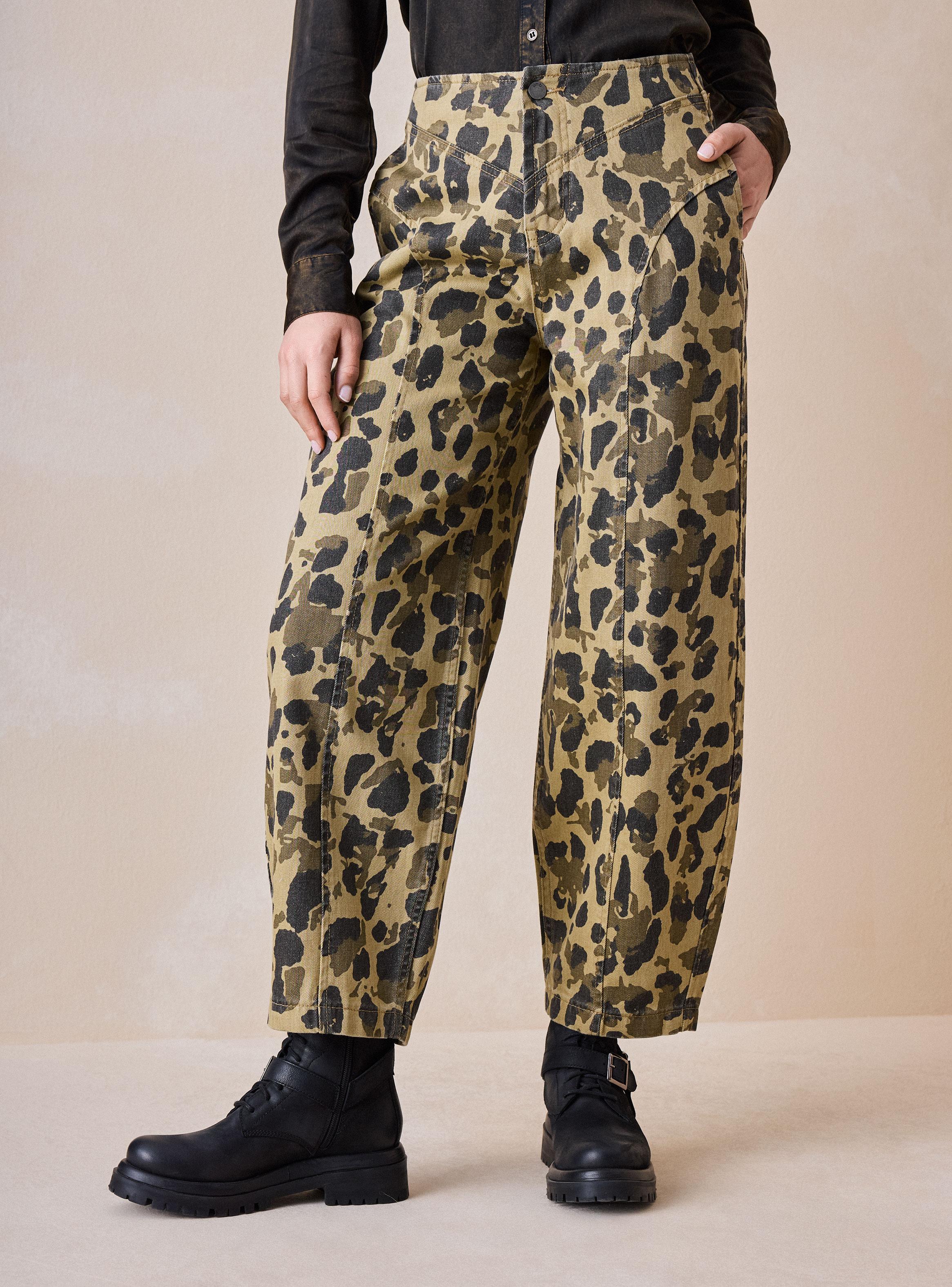 Pantalón con Cortes y Full Estampado-0