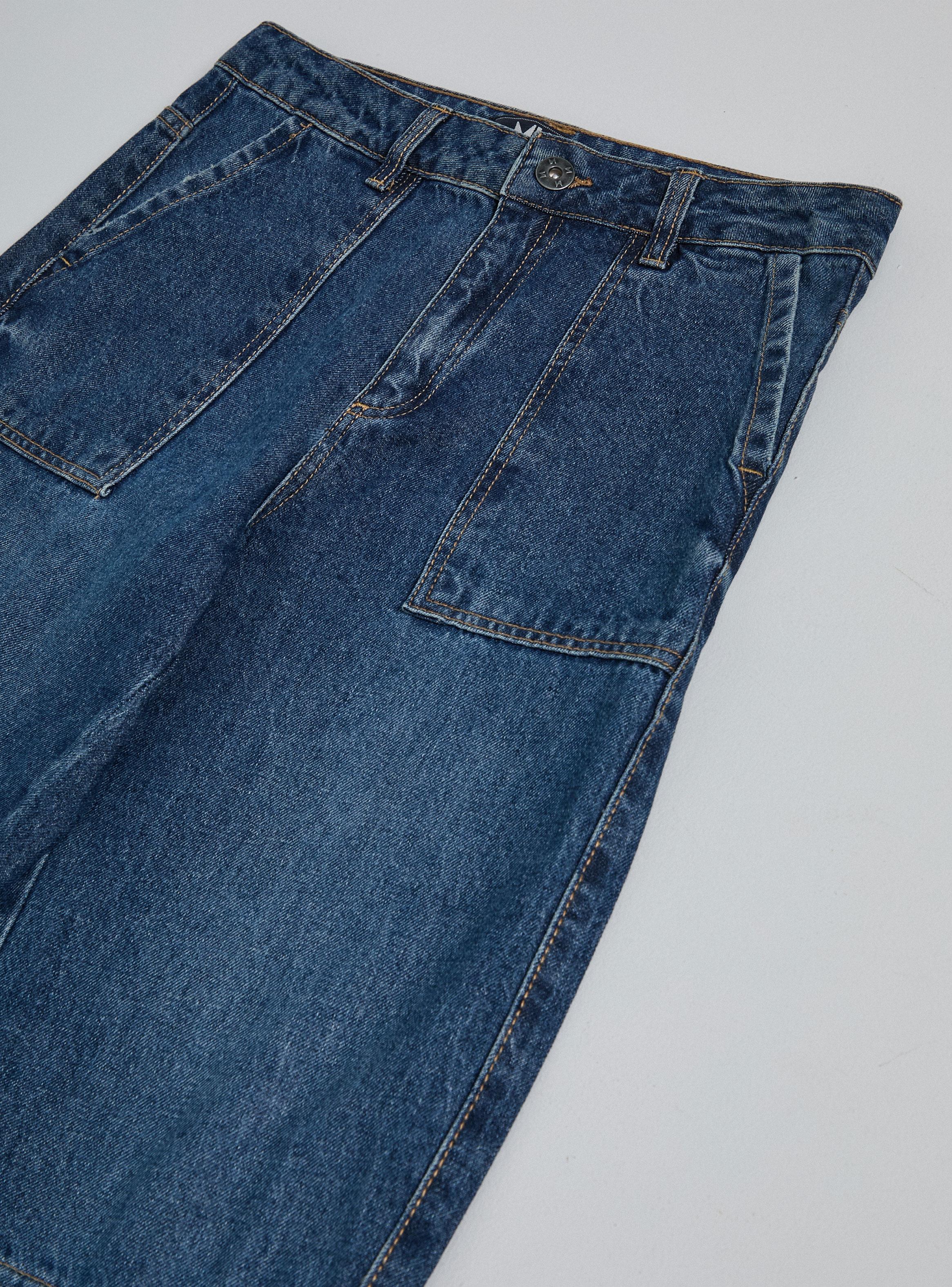 Jeans Cargo con Bolsillos y Detalle en Rodilla-2