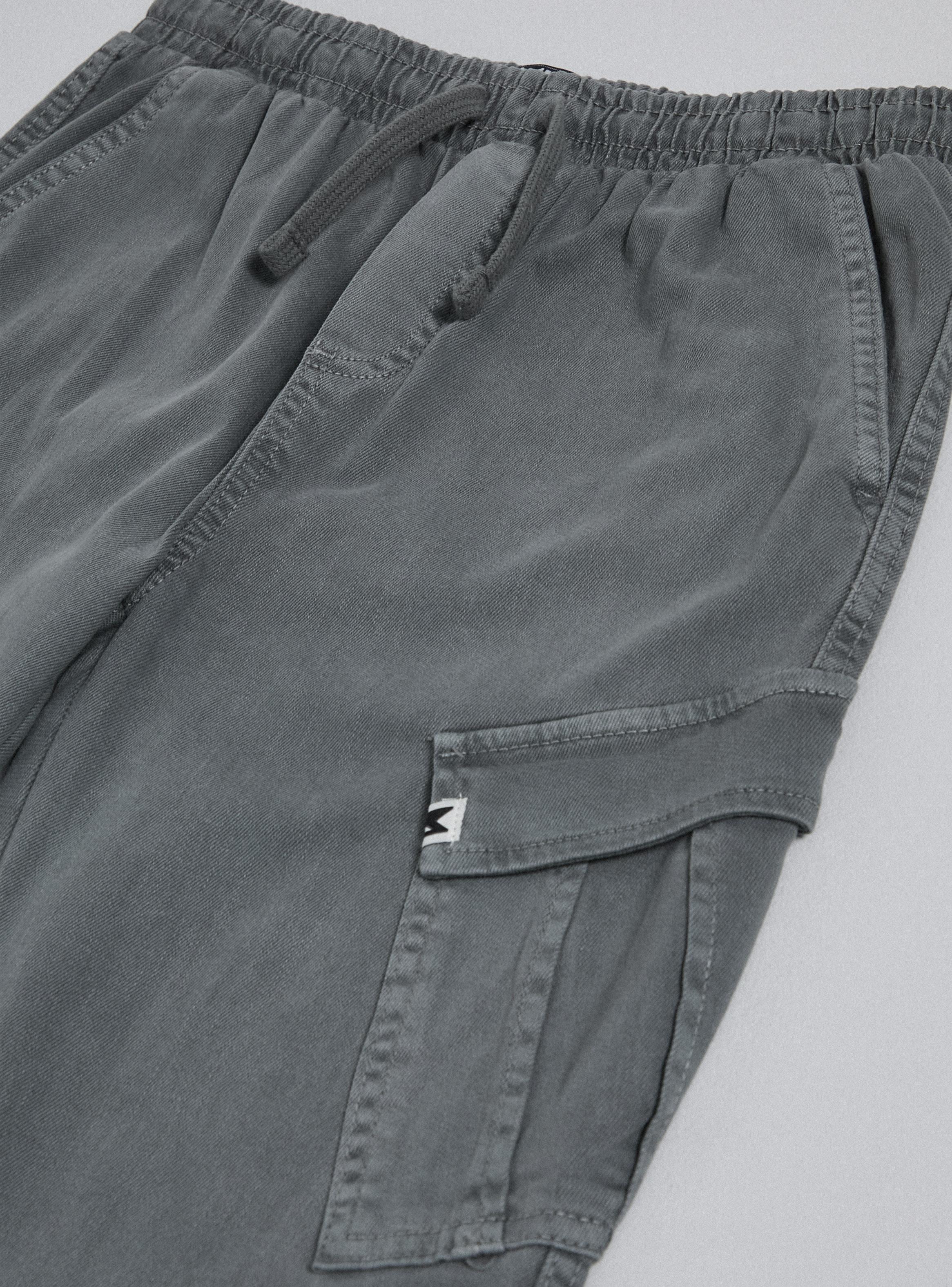 Pantalón Jogger Tipo Cargo con Bolsillos-2