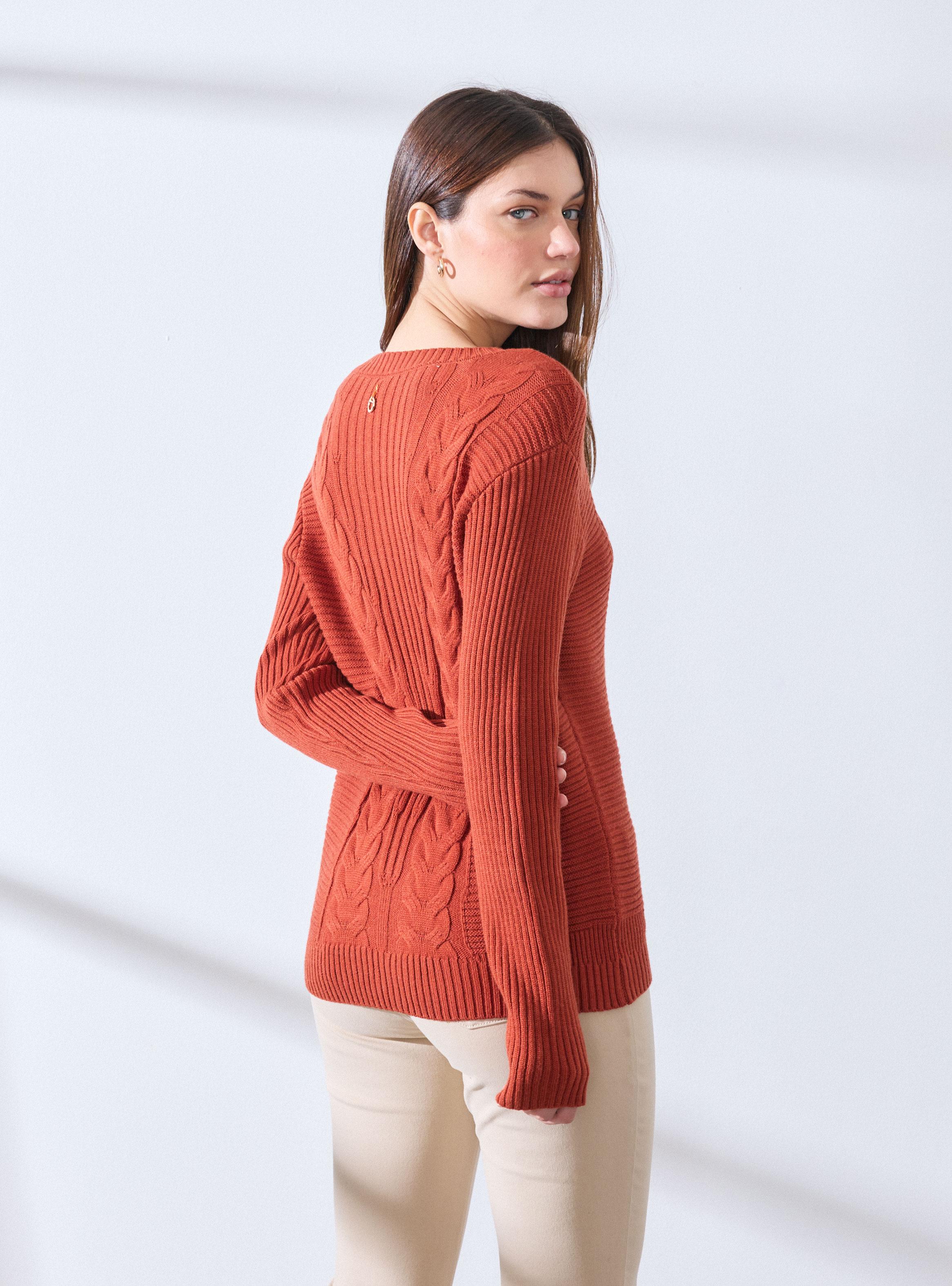 Sweater con Diseño de Trenzas en Delantero-1