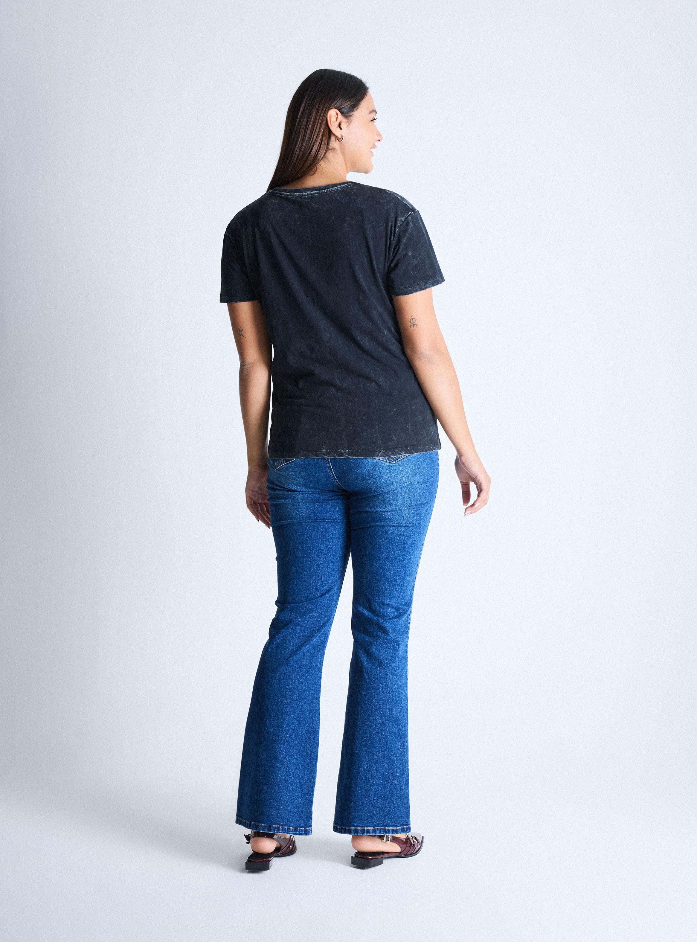 Polera Gráfica Western Efecto Lavado Curvy-5