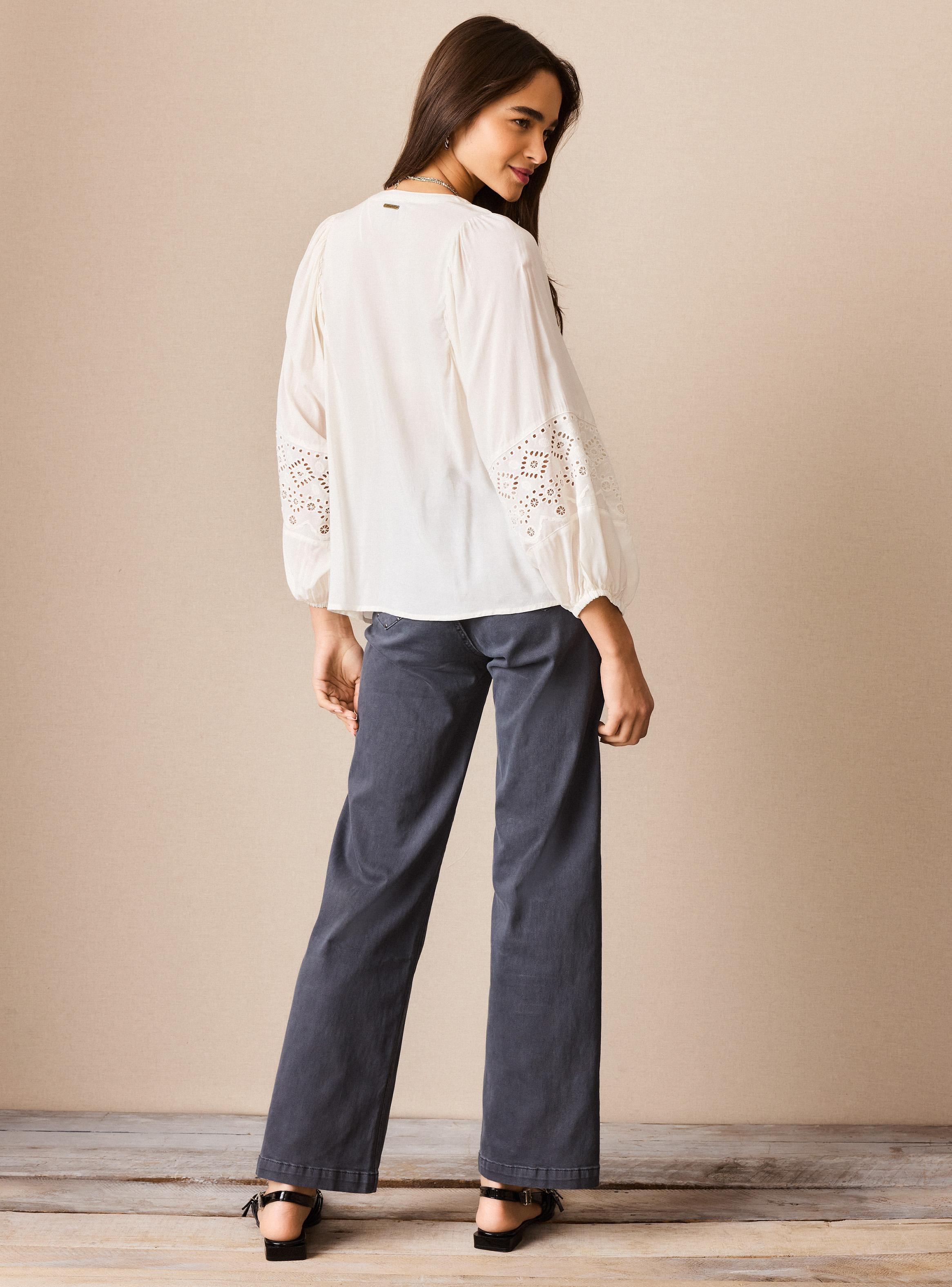 Blusa con Detalles Bordados-5