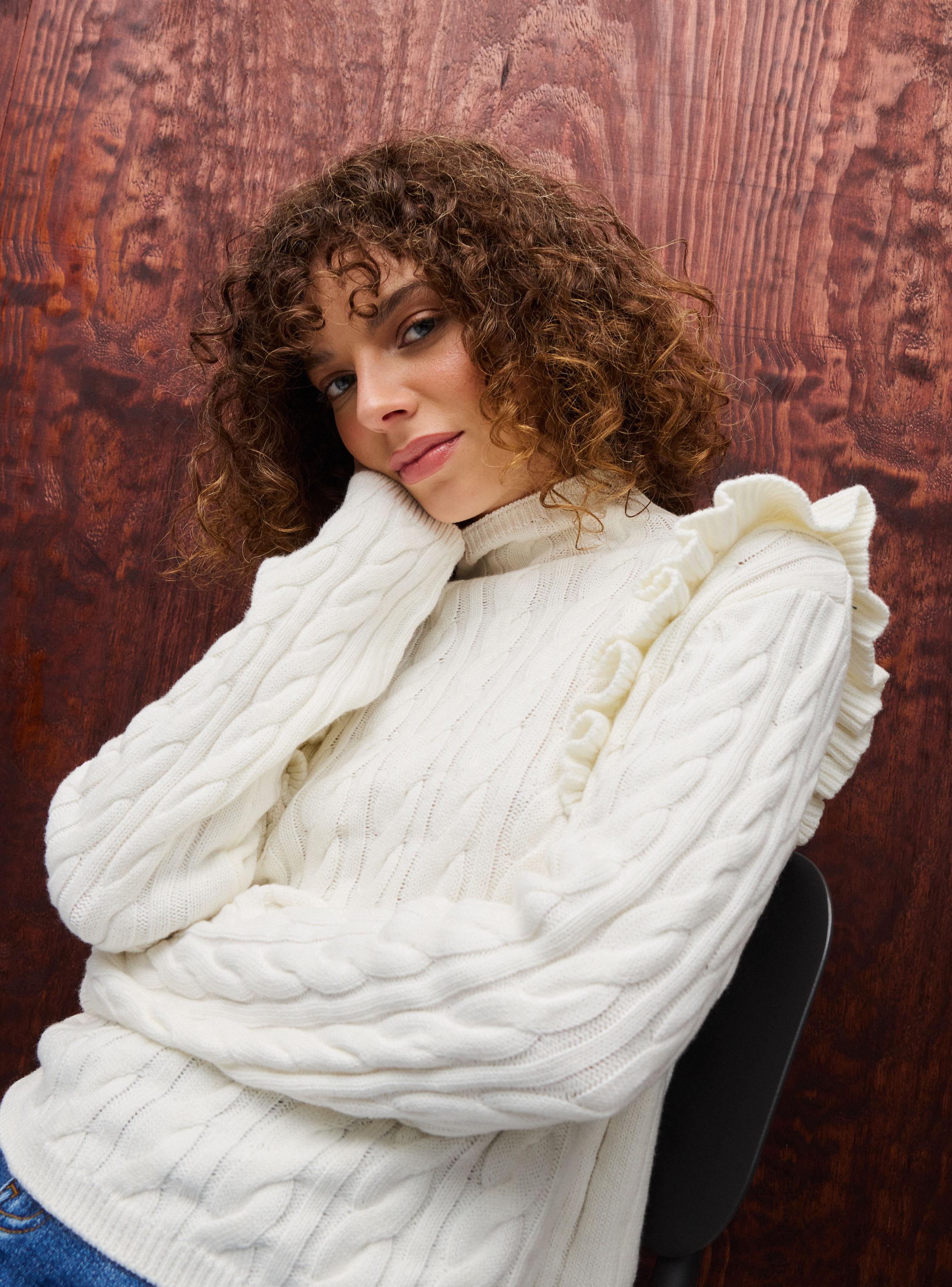 Sweater Trenzado Cuello Alto con Vuelos-3