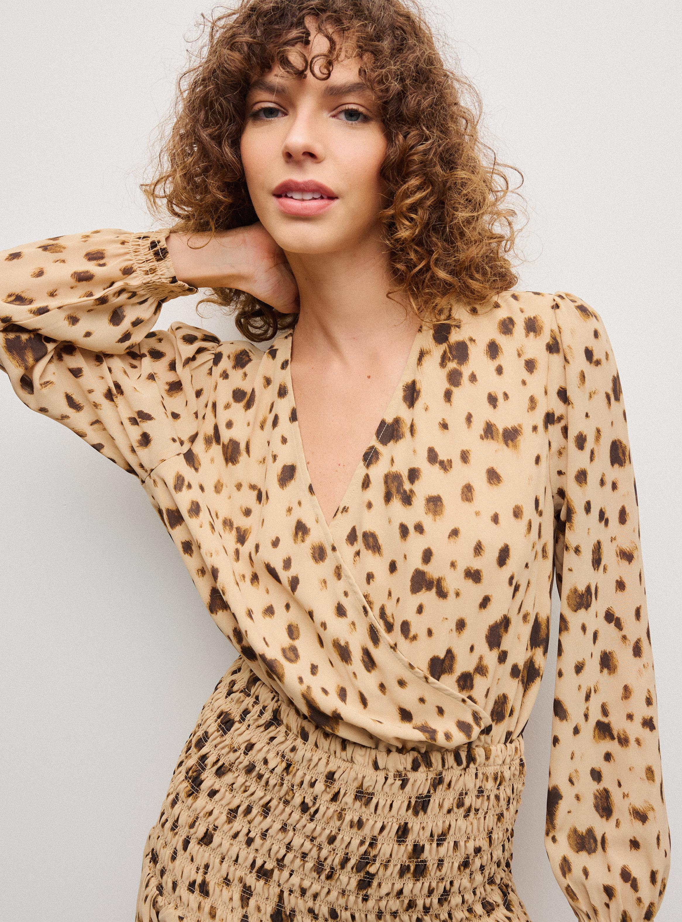Vestido Corto Fruncido con Estampado Animal-2