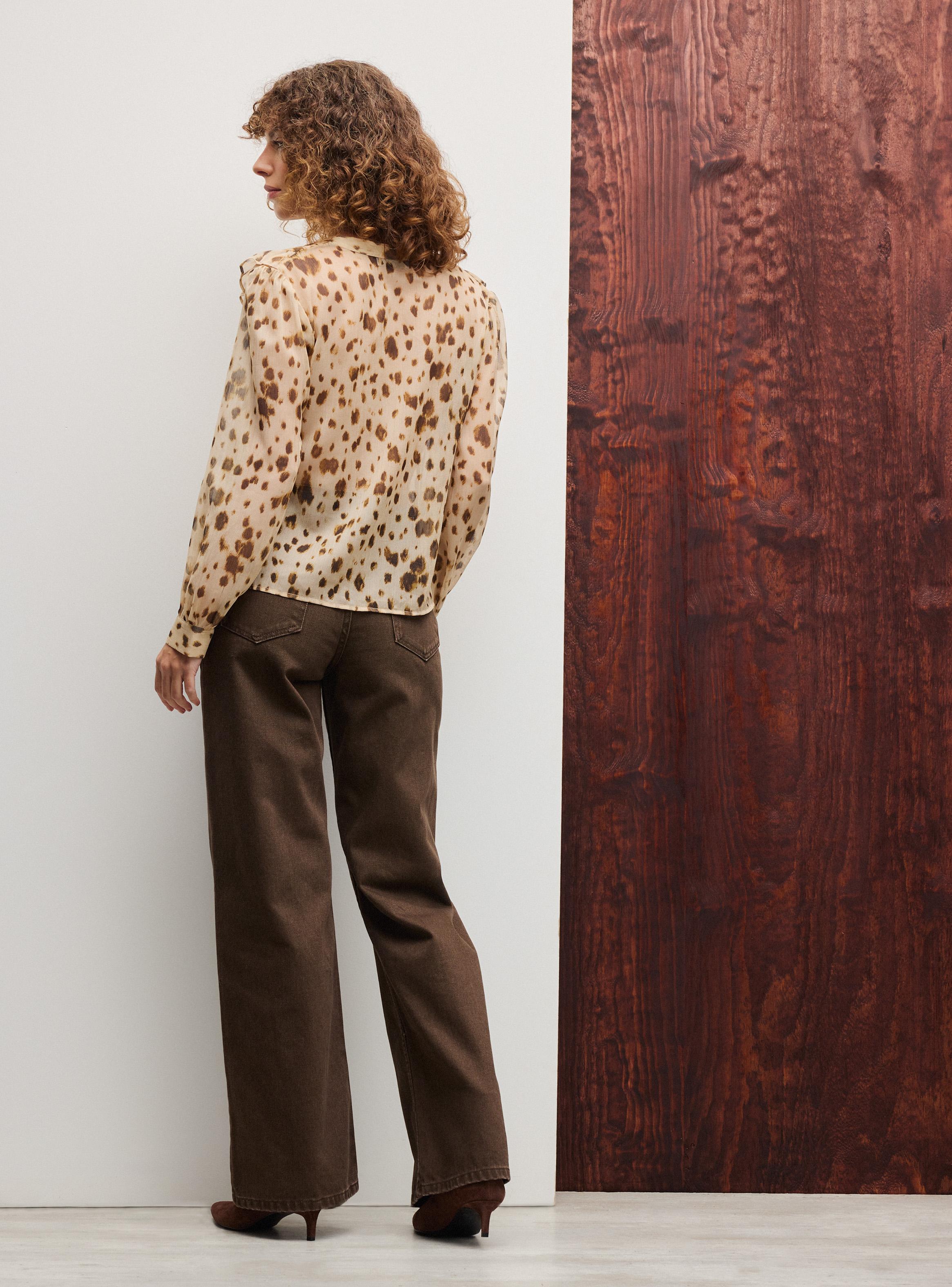 Blusa Transparencia Abotonada con Vuelos-5