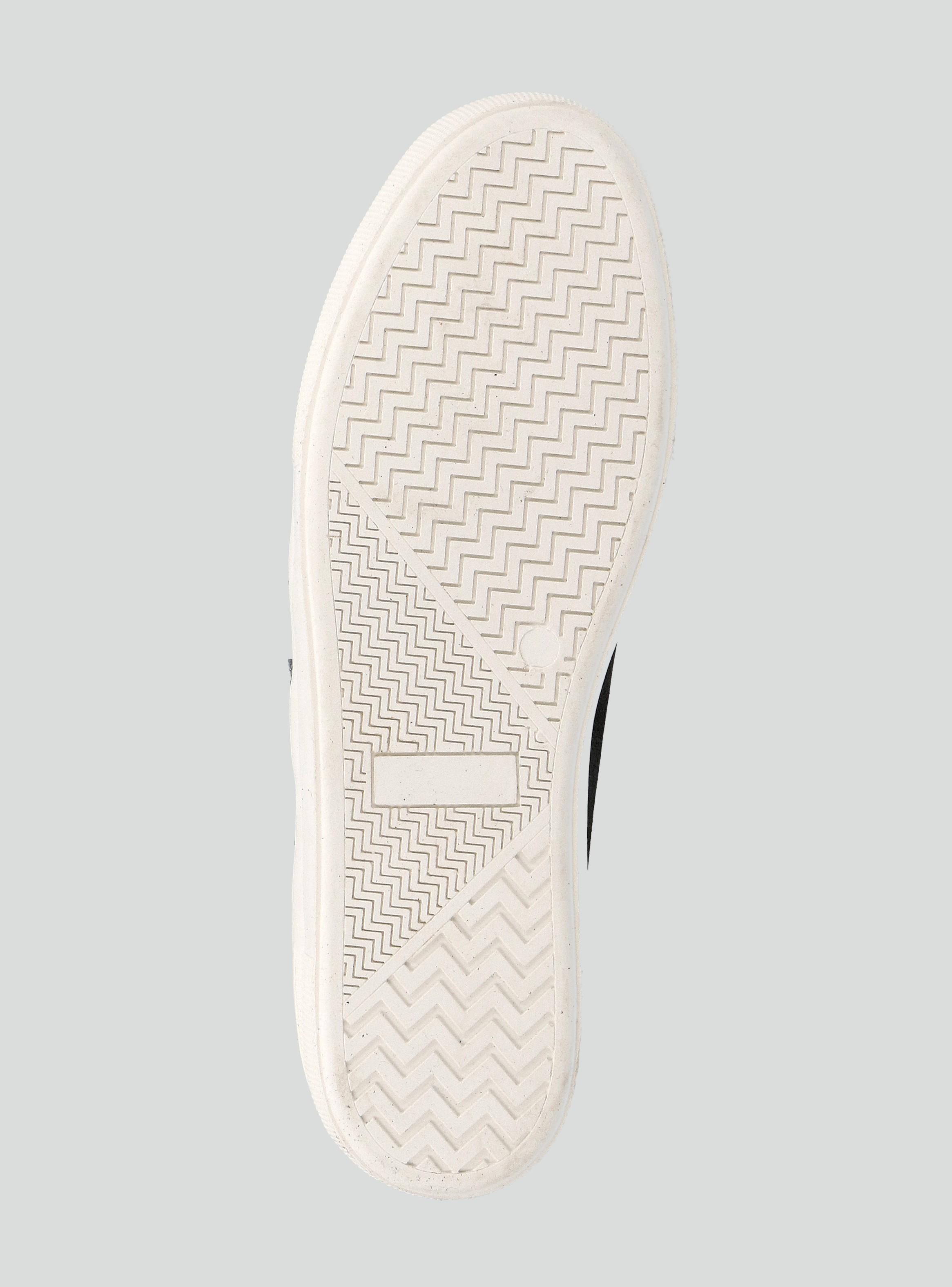 Zapatilla Urbana Cuero Tachas Mujer-2