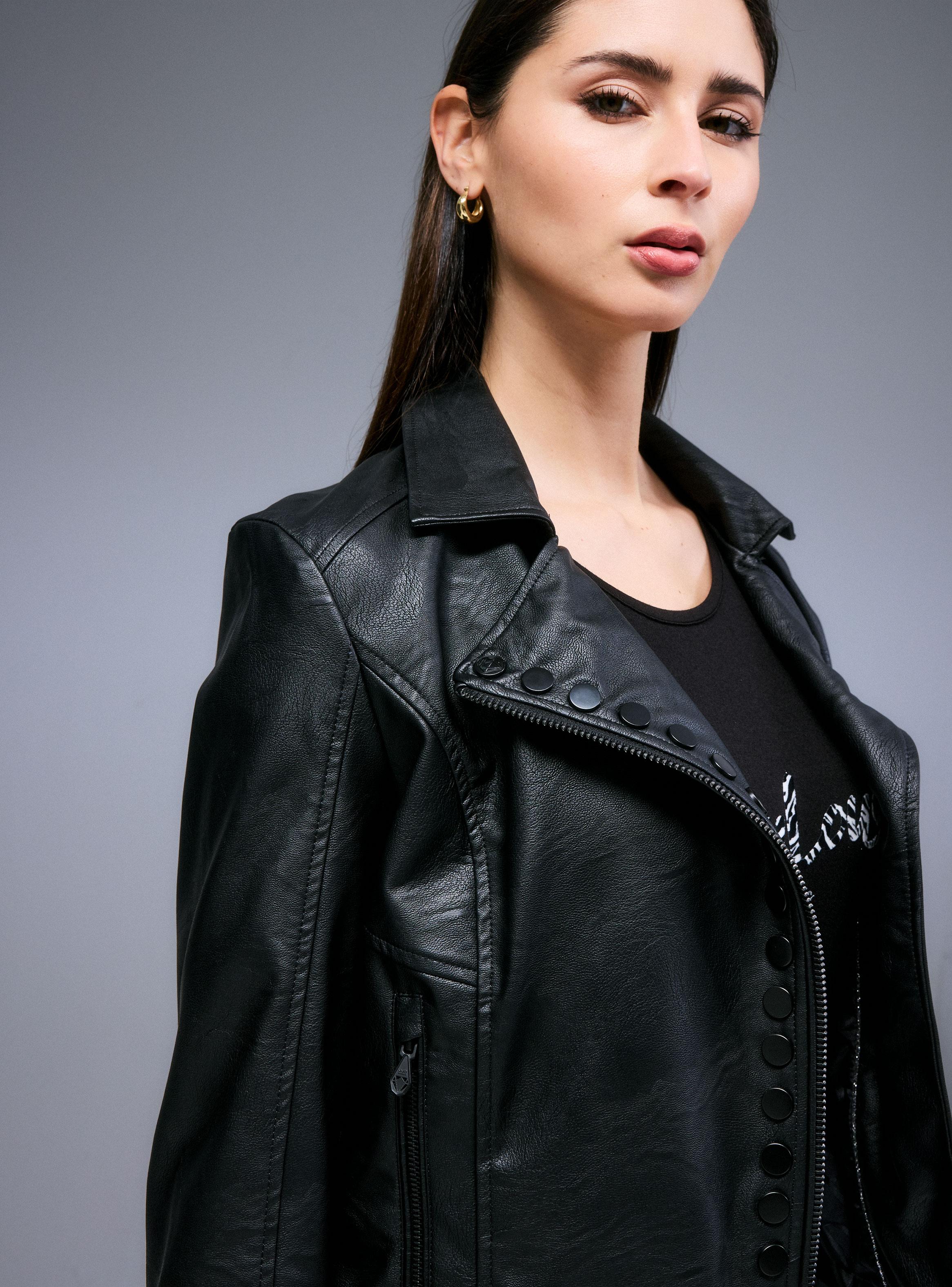 Chaqueta Rockera Simil Cuero con Broches Grandes-3