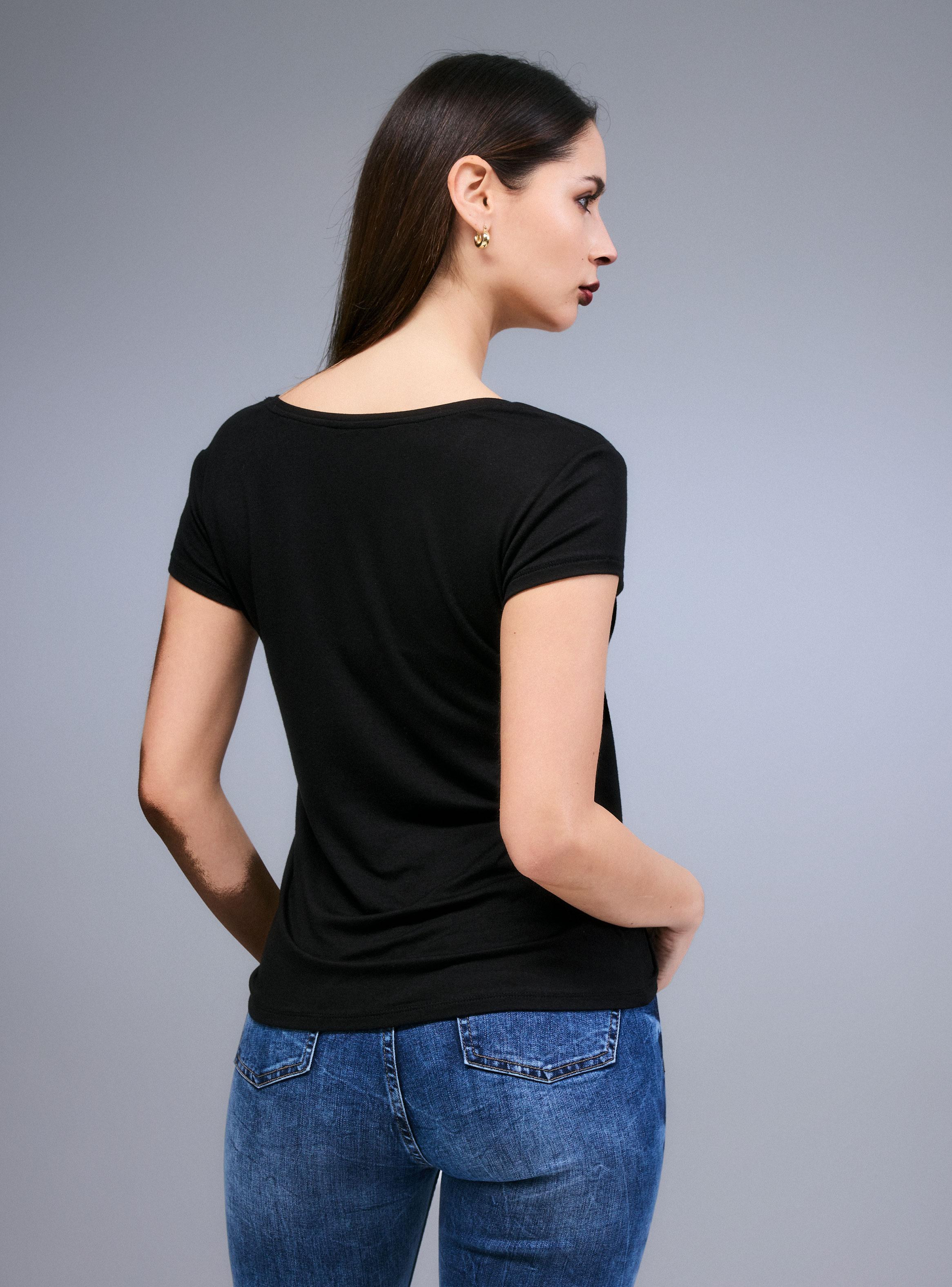 Polera Básica Ajustada Escote Redondo Gráfica Brillante-1