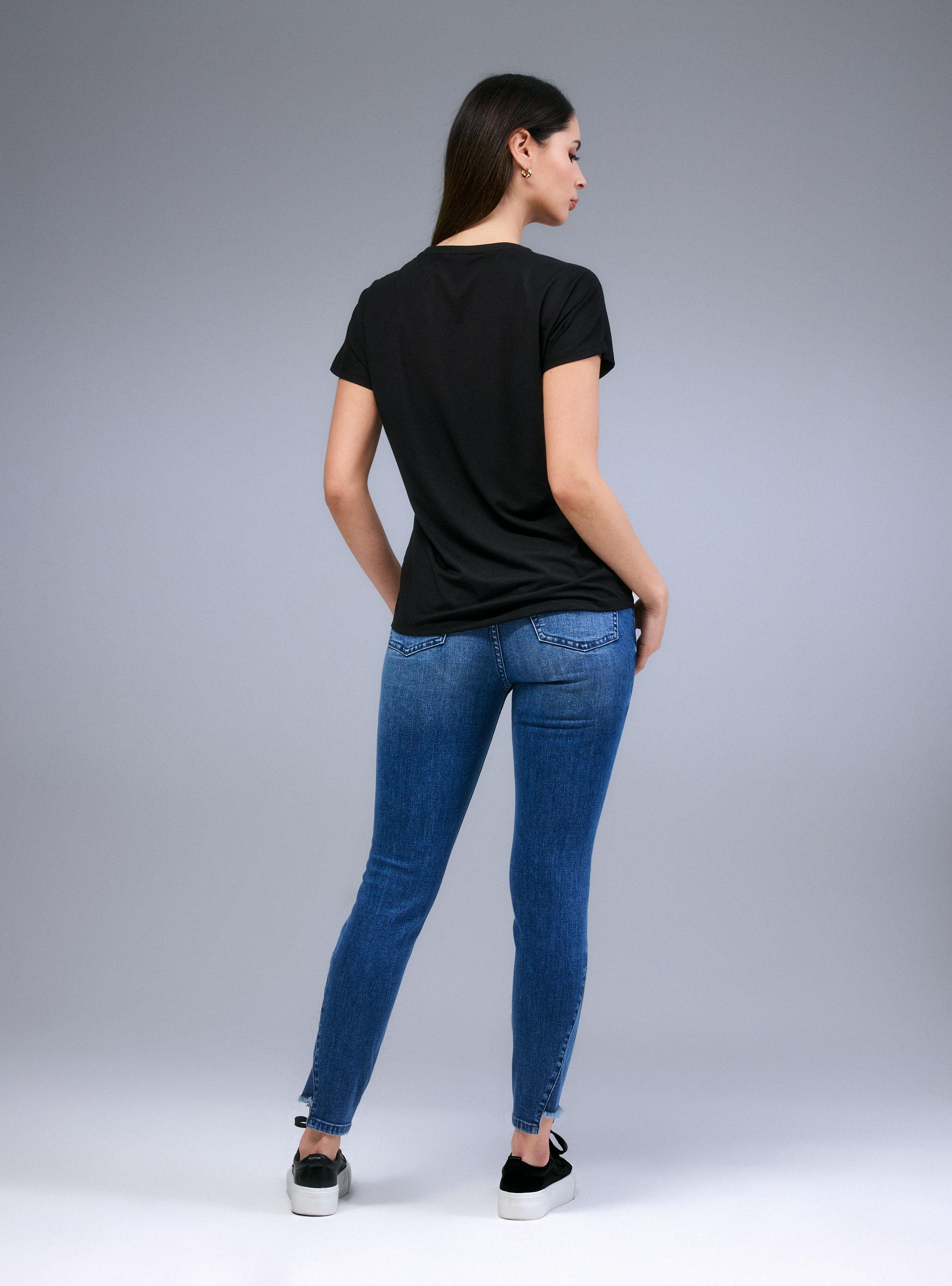 Polera Básica Holgada Estampado Brillante-5