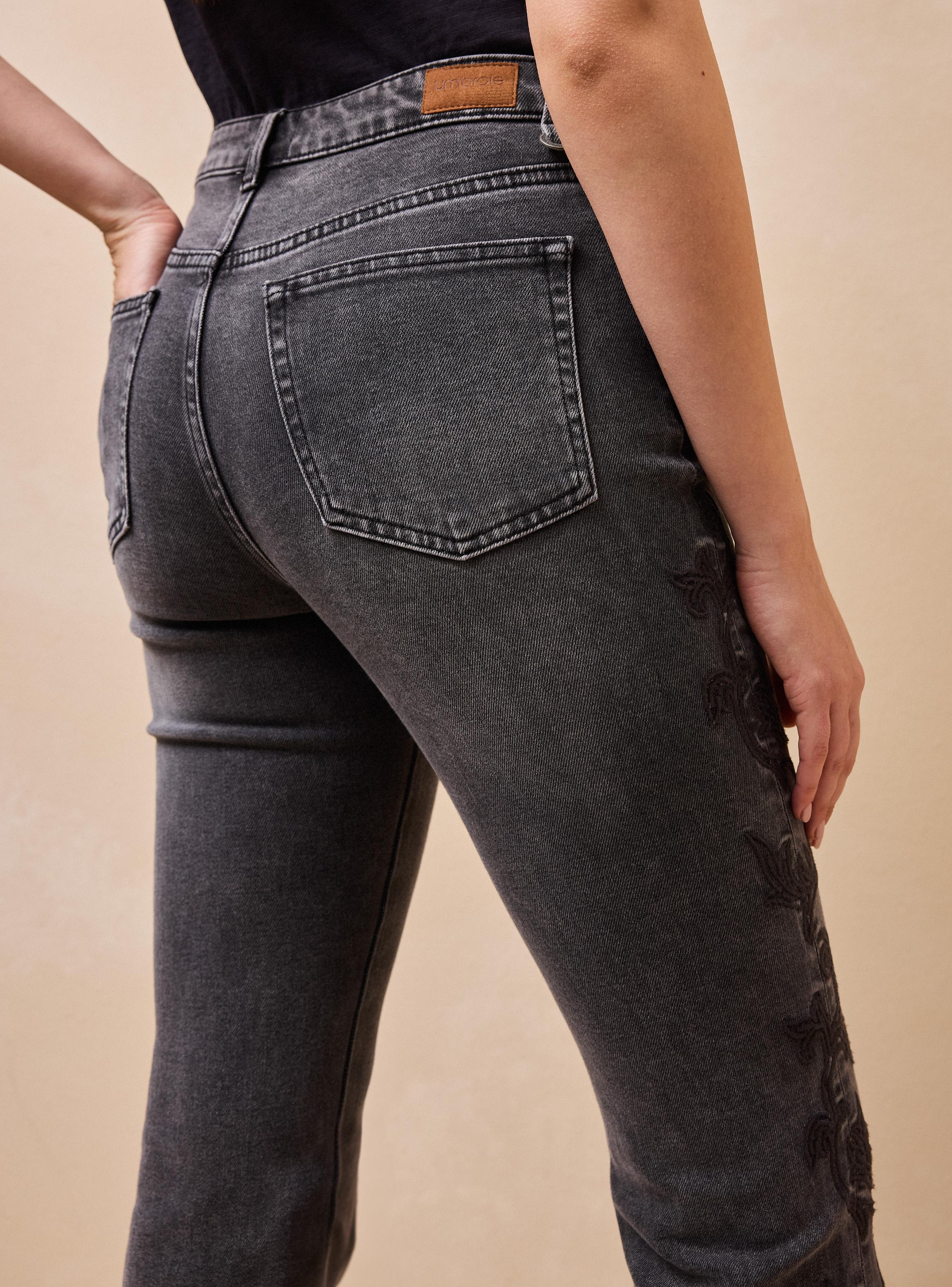 Jeans con Bordados en Costados-3