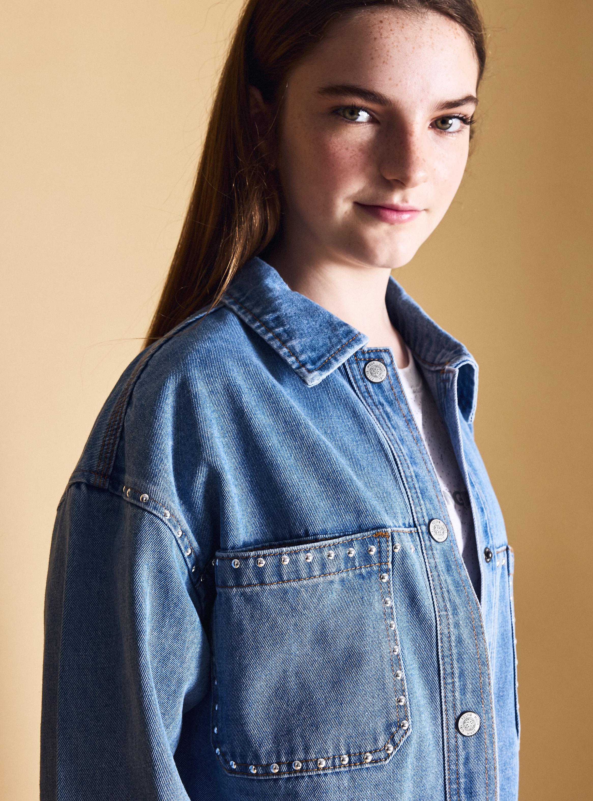 Chaqueta Denim con Tachas y Basta Deshilachada-4