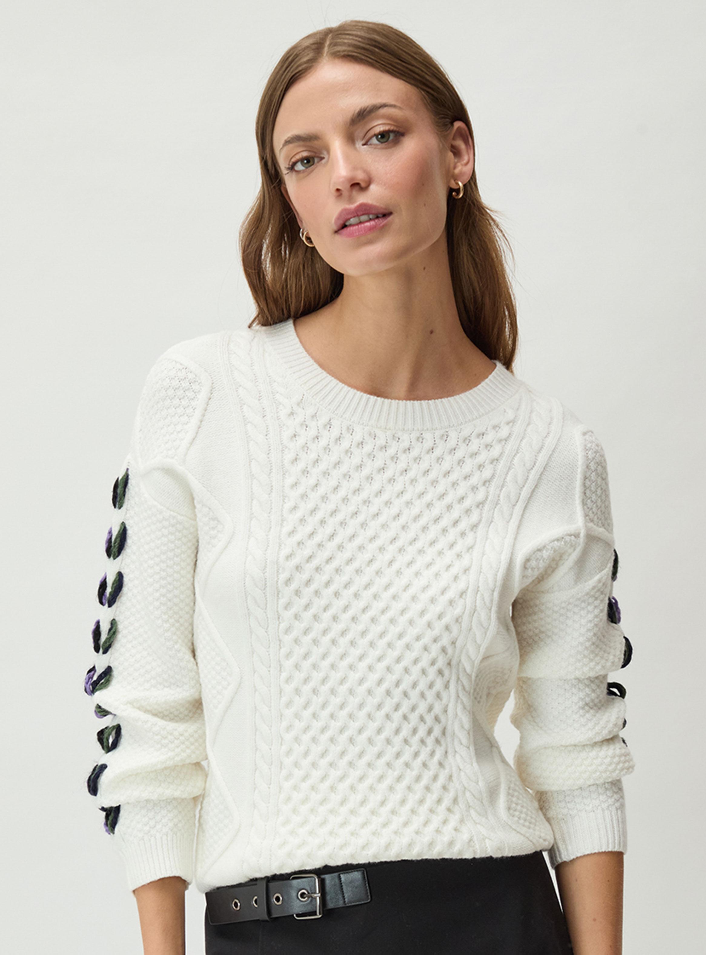 Sweater Liso Básico con Detalles en Mangas-0