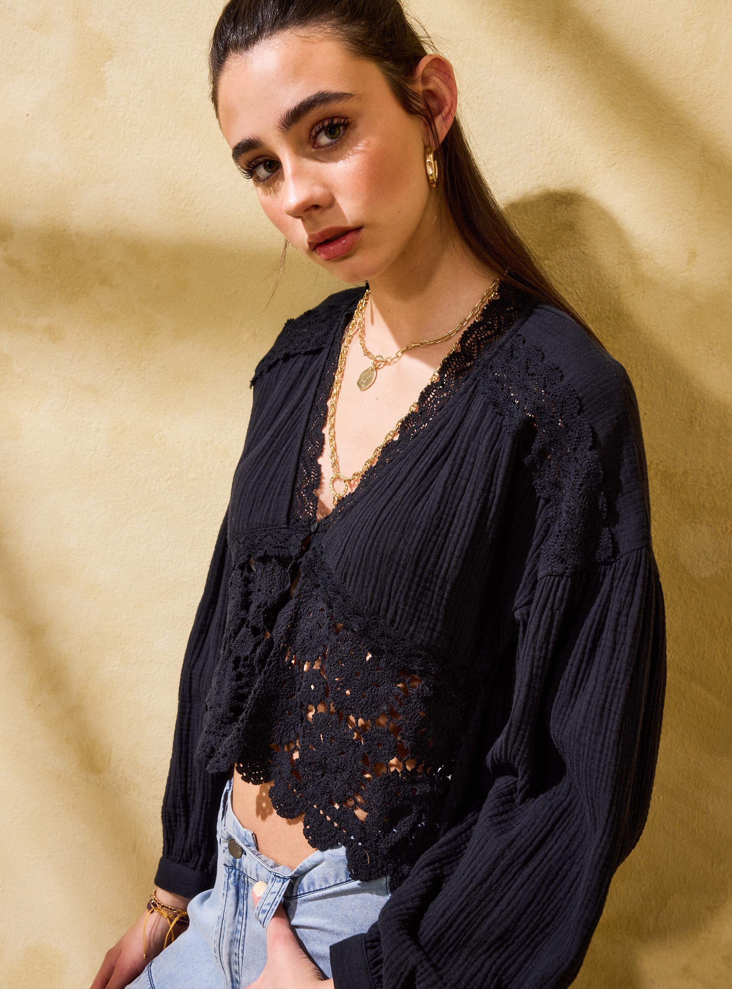 Blusa con Aplicaciones de Macramé-2