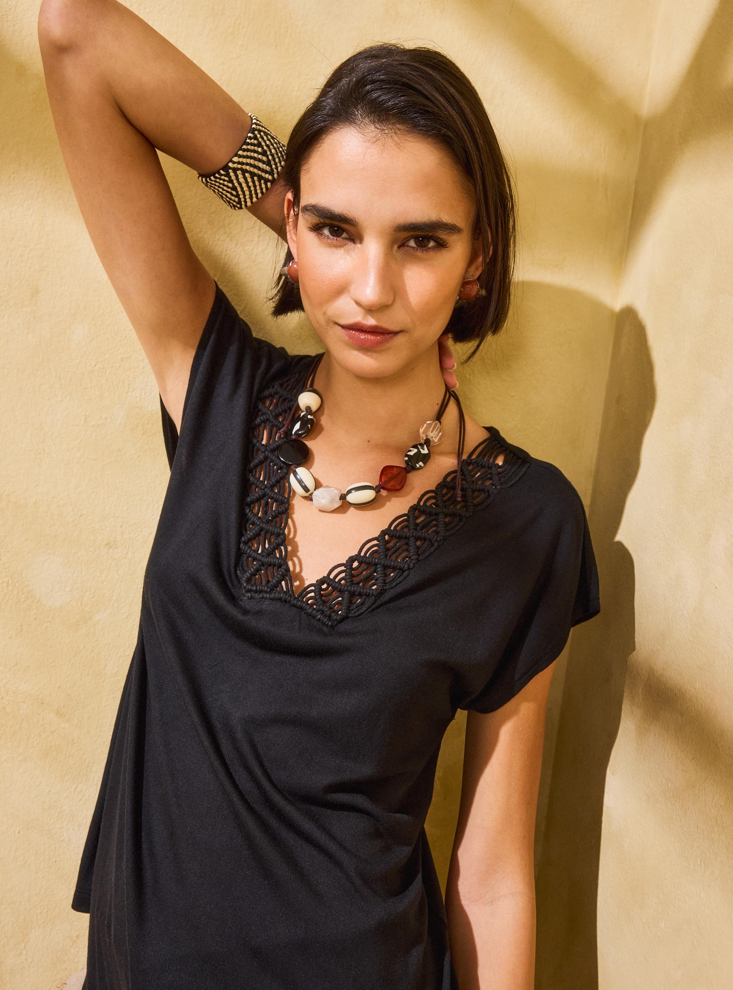 Polera sin Manga Macramé en Escote-2
