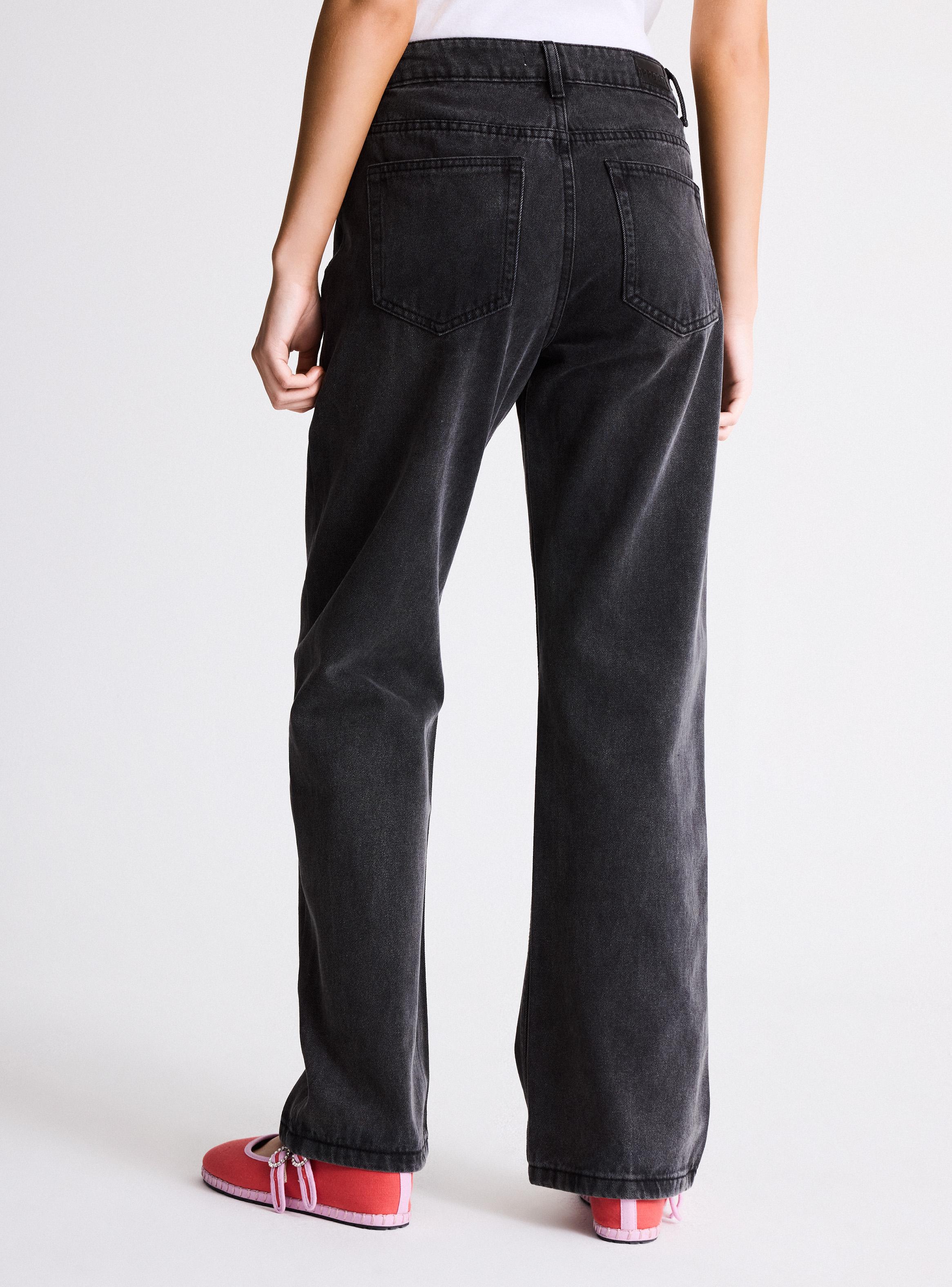 Jeans Straight con Aplicación de Tachas Bolsillo Delantero-1