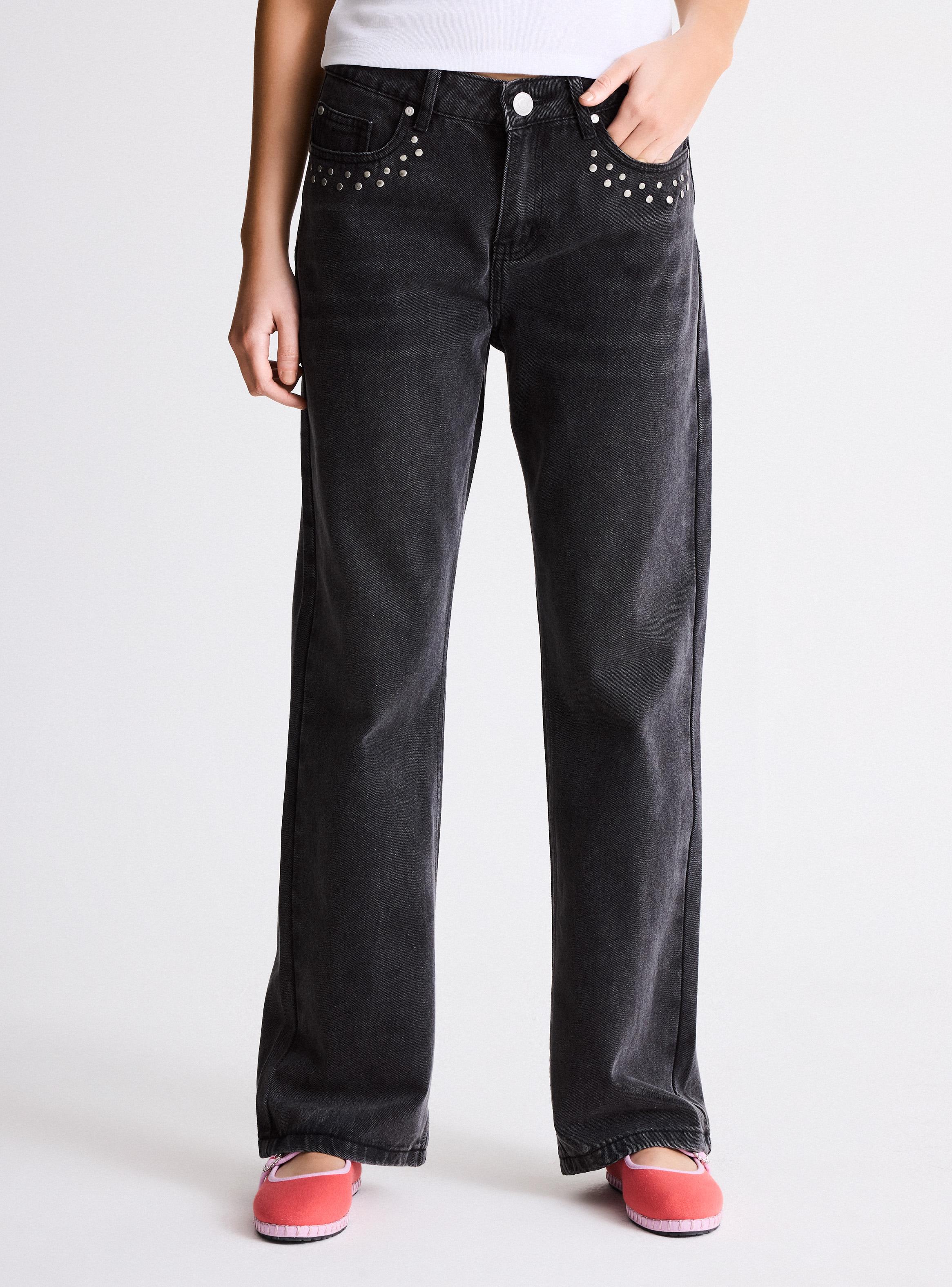 Jeans Straight con Aplicación de Tachas Bolsillo Delantero-0
