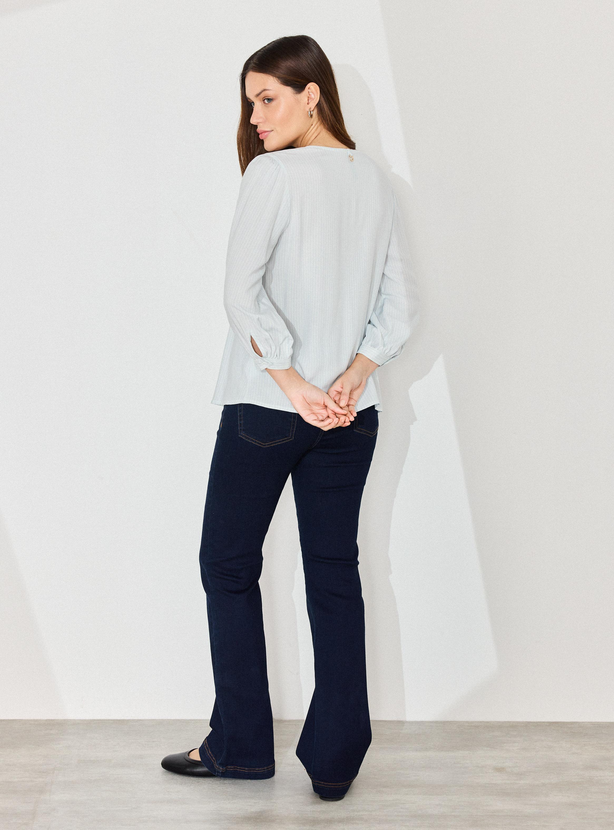 Blusa Listada con Tablas en Pecho-5