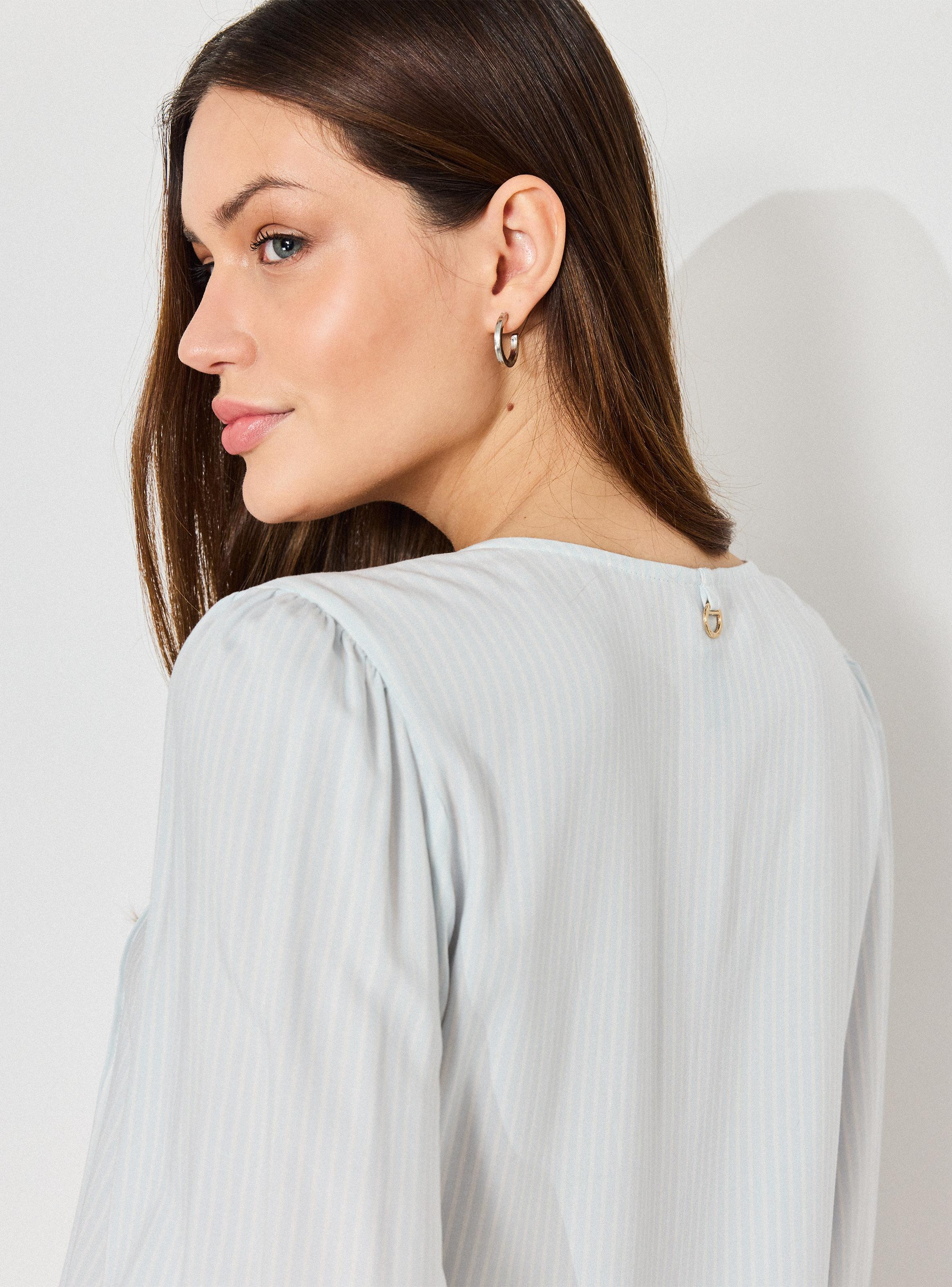 Blusa Listada con Tablas en Pecho-3