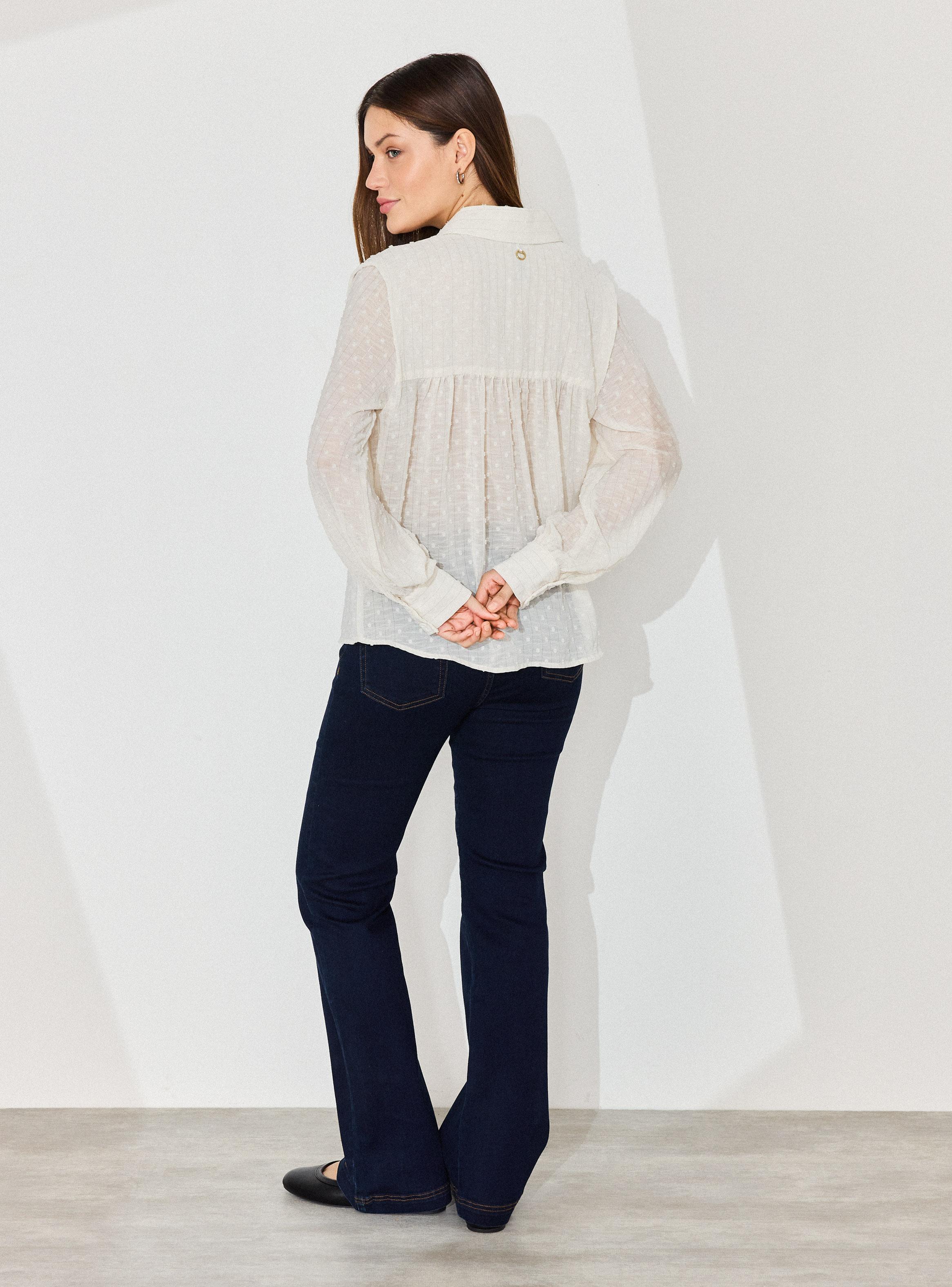 Blusa Semitransparente con Textura de Lunares-5