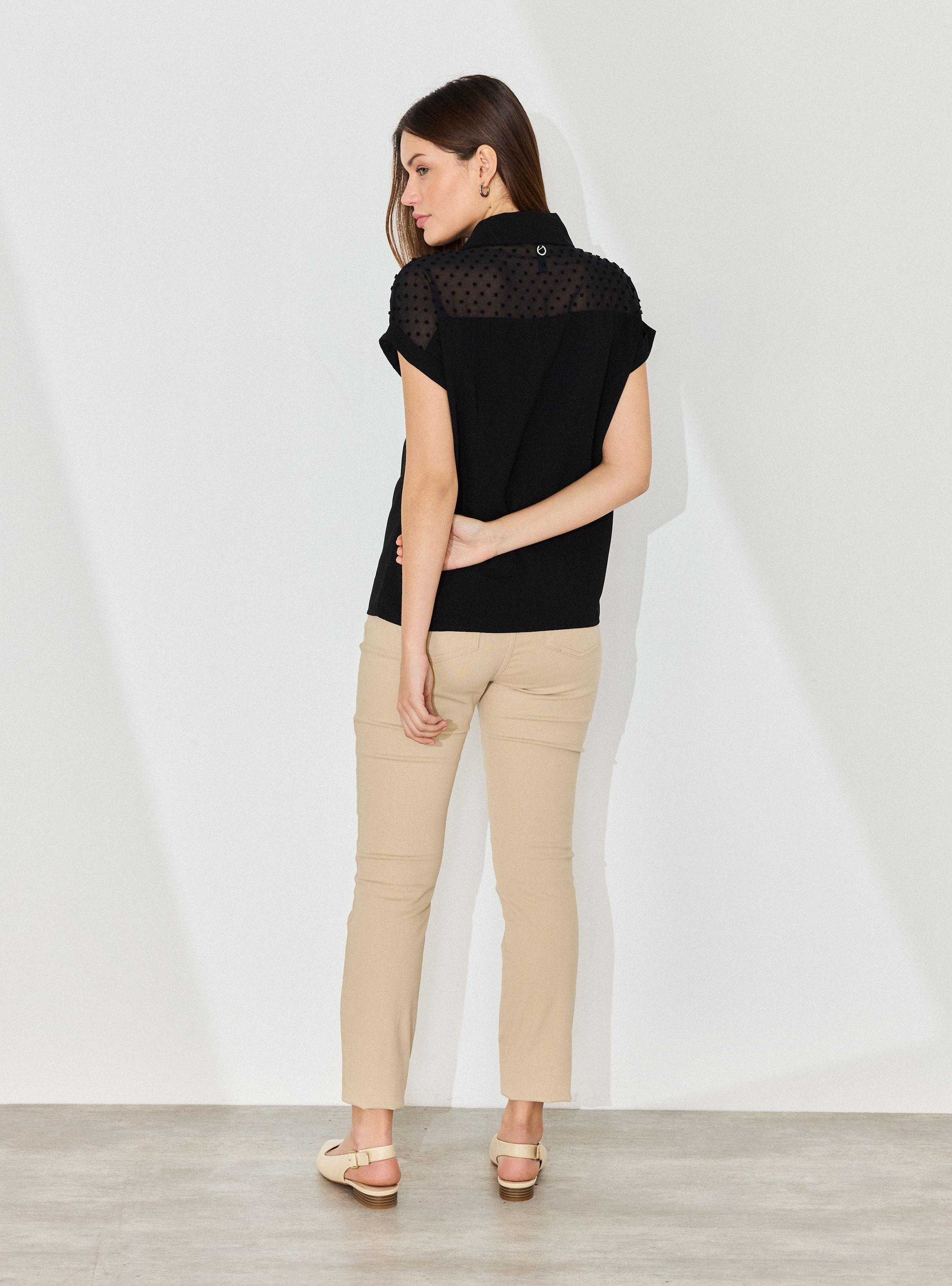 Blusa con Detalle de Tela Texturizada en Hombros-5