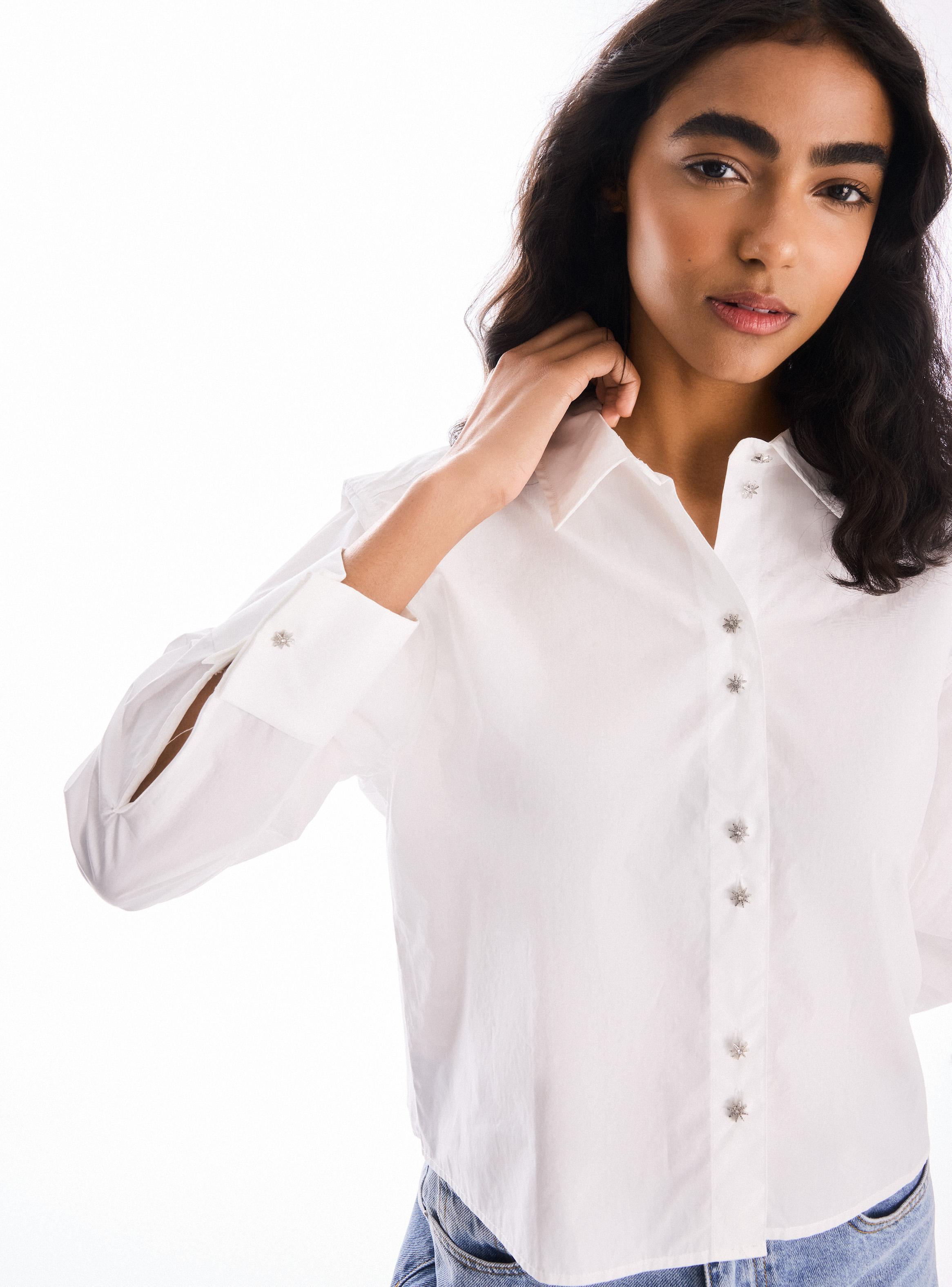 Blusa Camisera Corta con Botón Joya-3